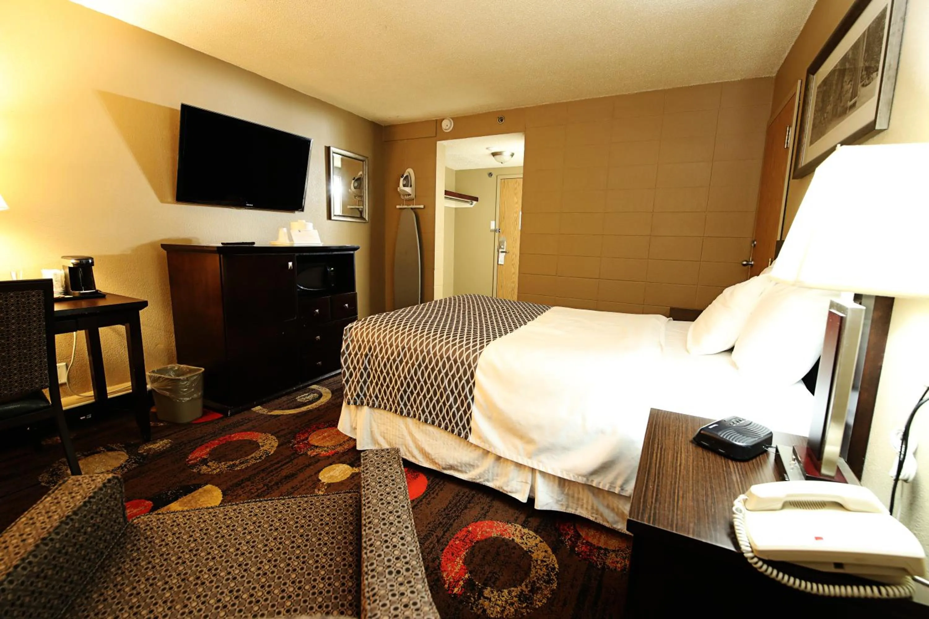 Bed in Stonebridge Hotel