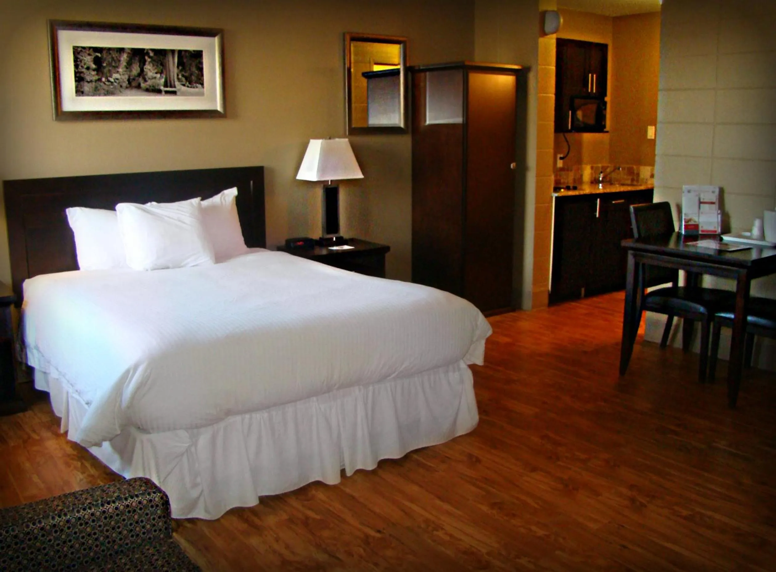 Bed in Stonebridge Hotel