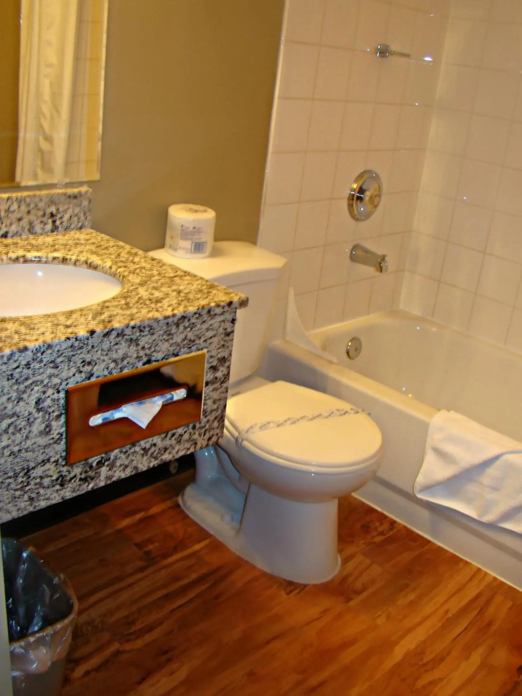 Deluxe King Room with Kitchenette in Stonebridge Hotel Deluxe King Room with Kitchenette in Stonebridge Hotel