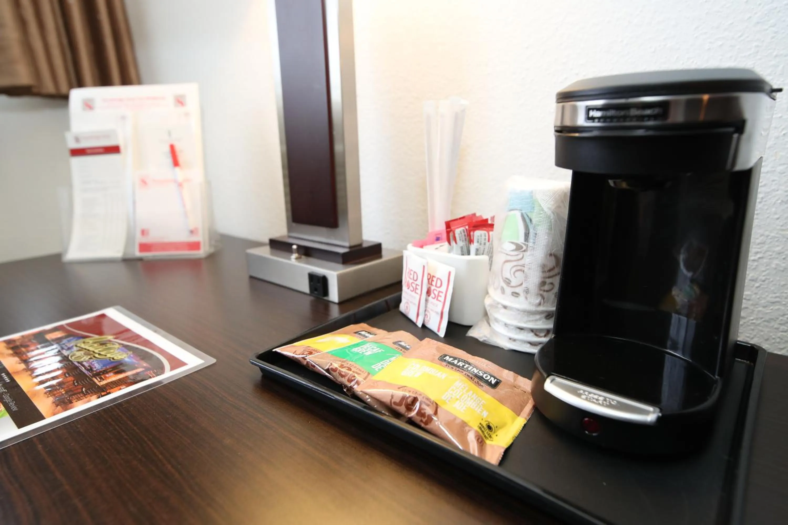 Coffee/tea facilities in Stonebridge Hotel