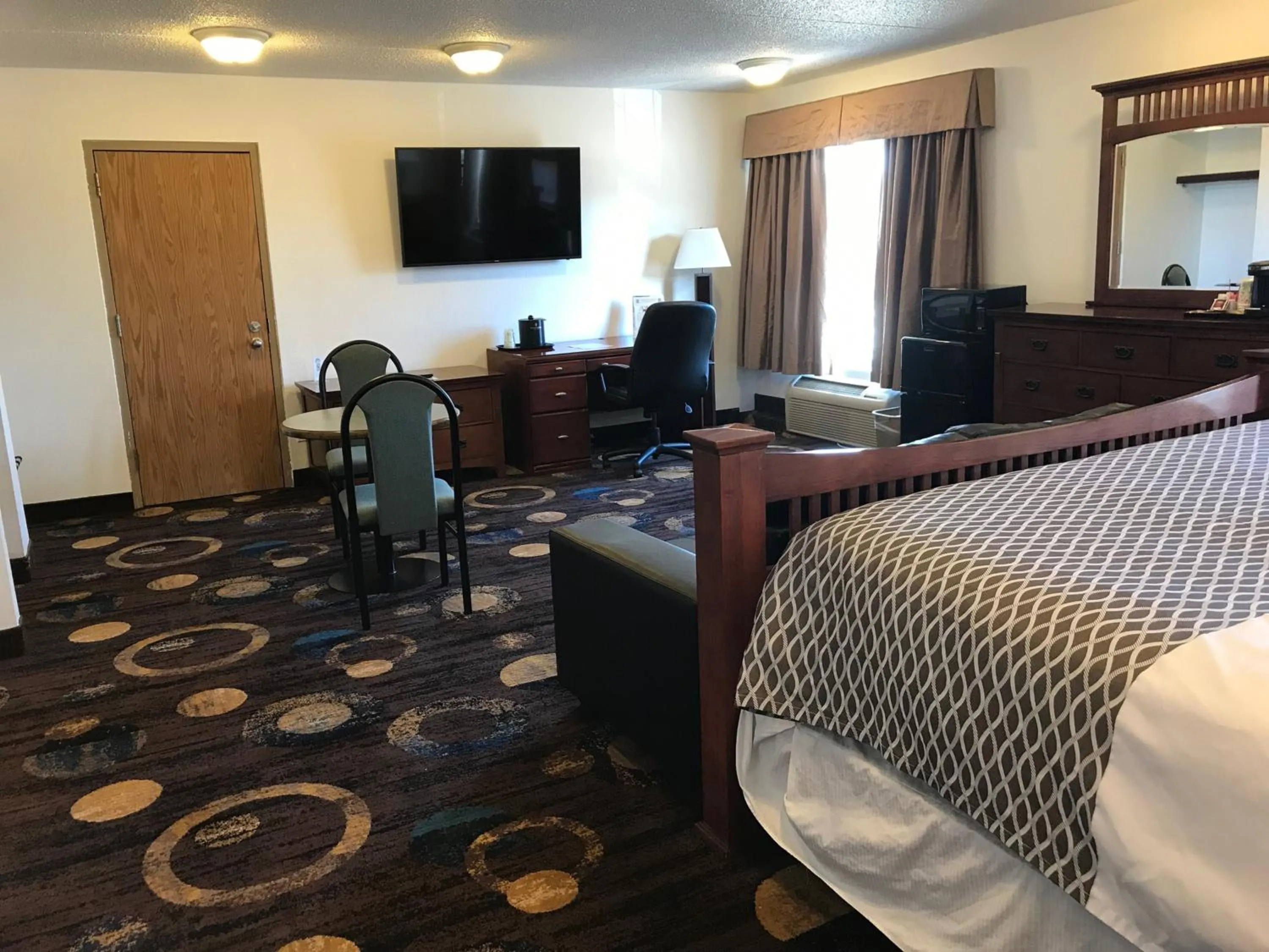 Bed in Stonebridge Hotel