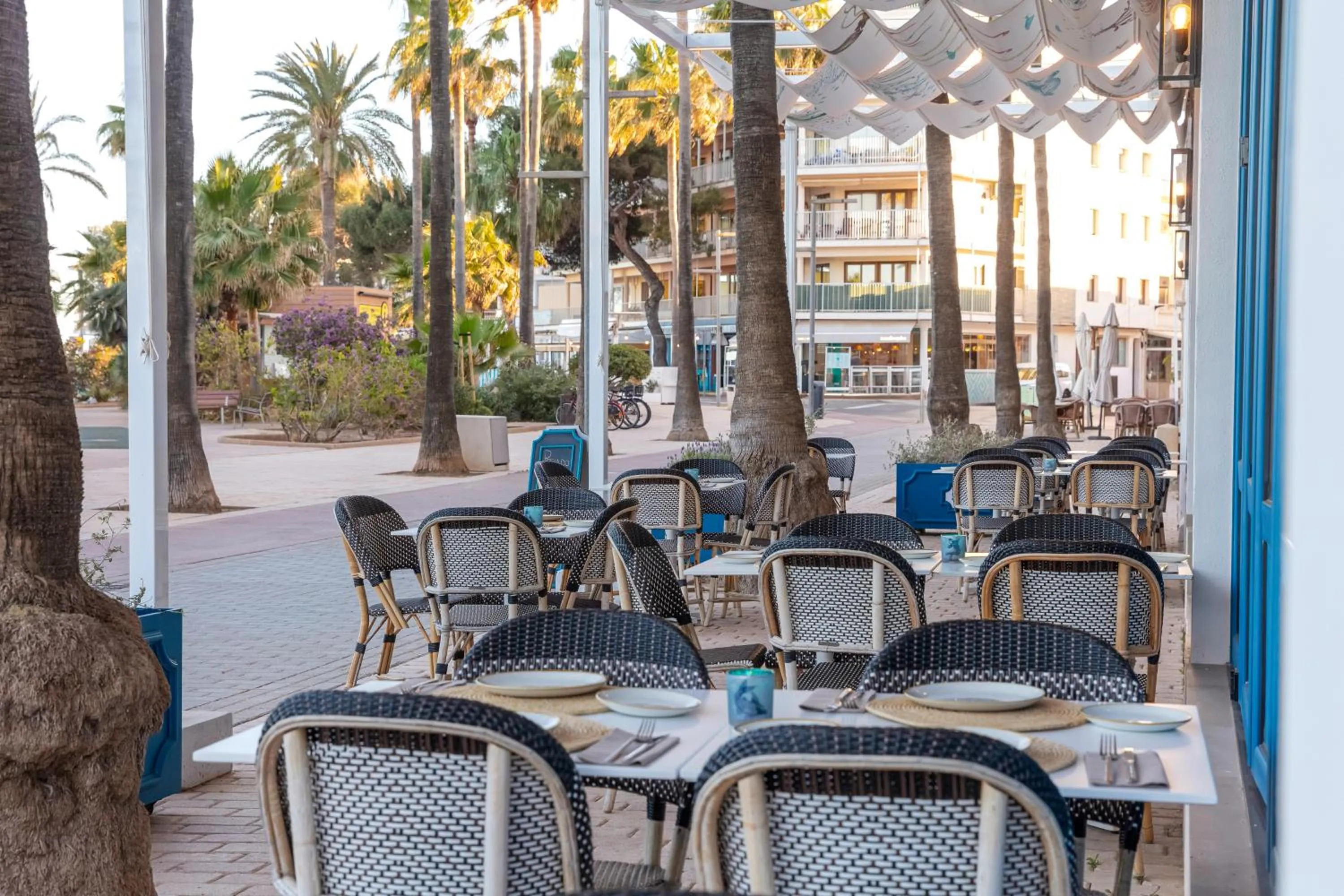 Restaurant/places to eat in Hotel Honucai