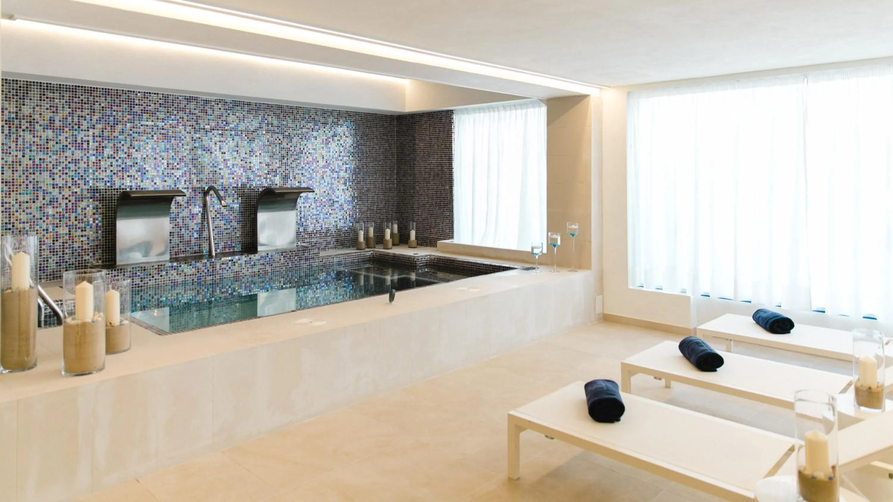 Hot Tub in Hotel Honucai