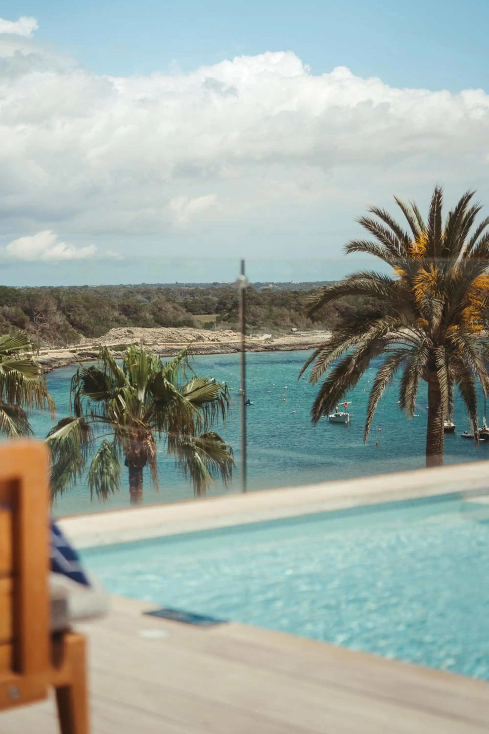 Swimming pool in Hotel Honucai