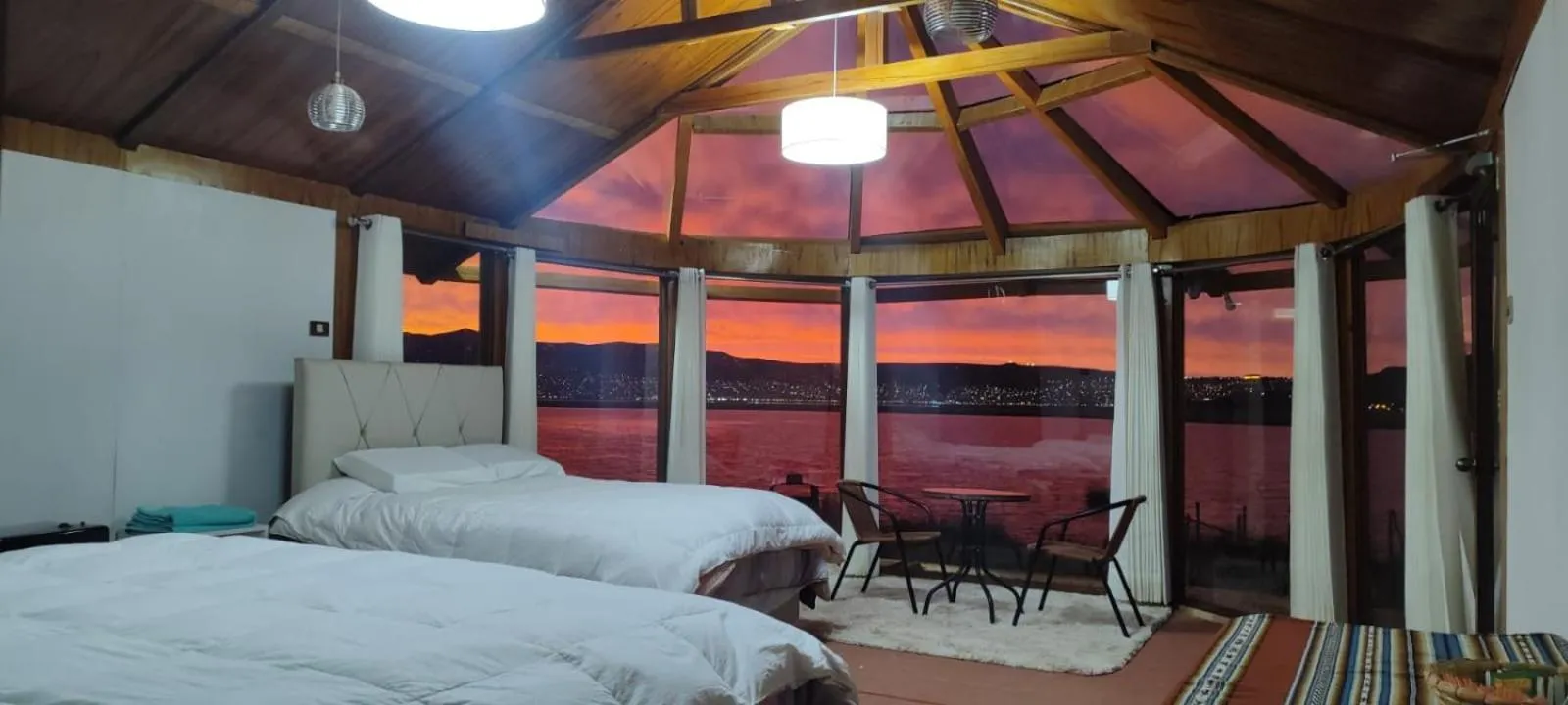 Photo of the whole room, Bed in Titicaca Atrion Uros