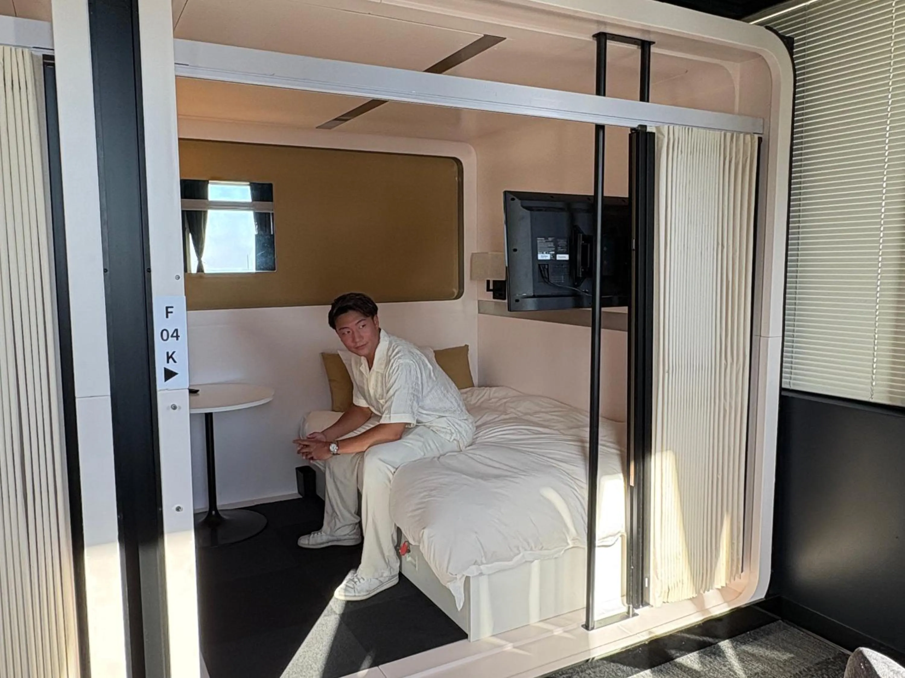 People, Bed in First Cabin International Hawaii