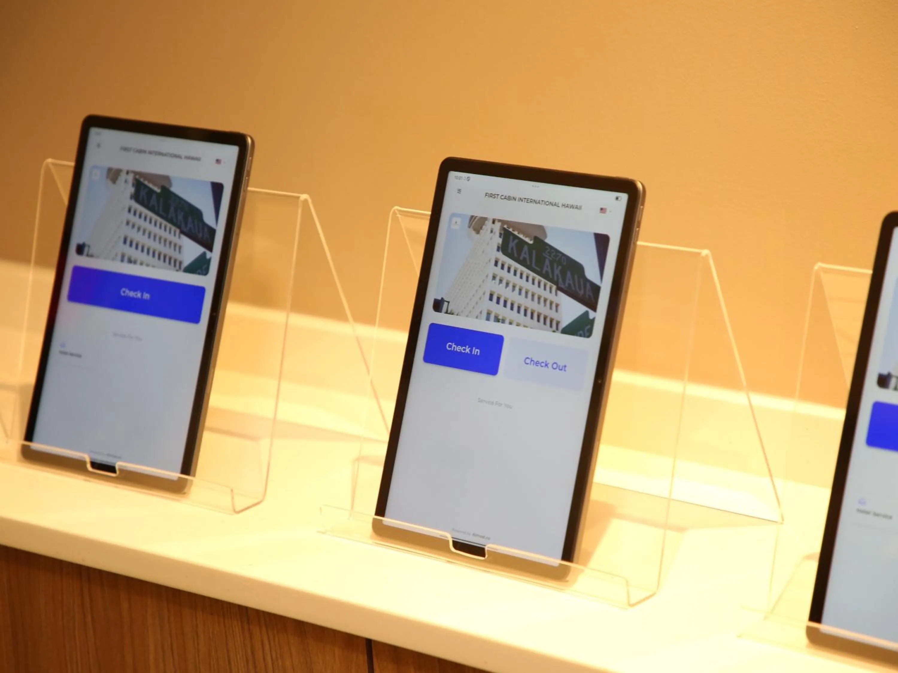 Area and facilities in First Cabin International Hawaii