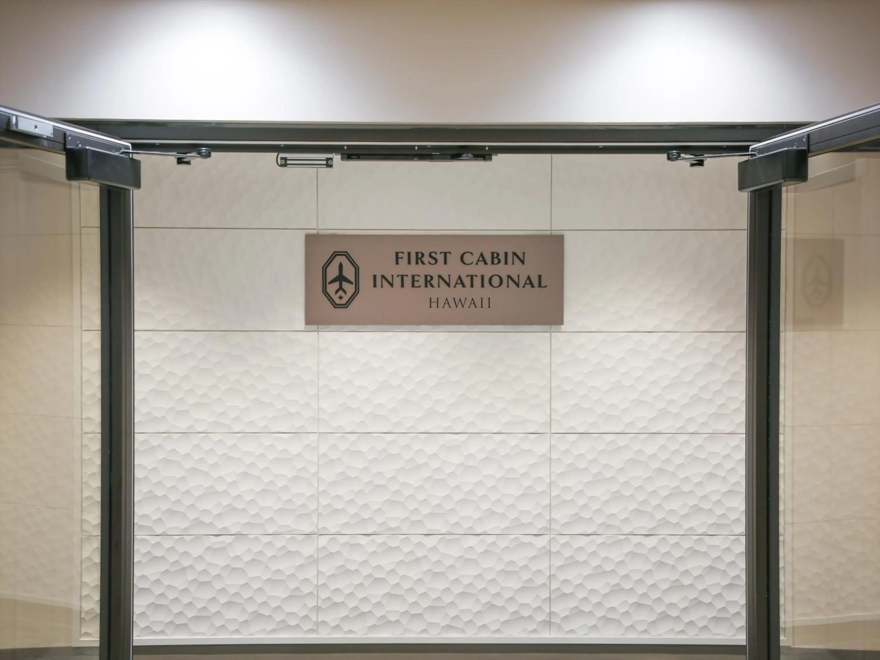 Property building in First Cabin International Hawaii