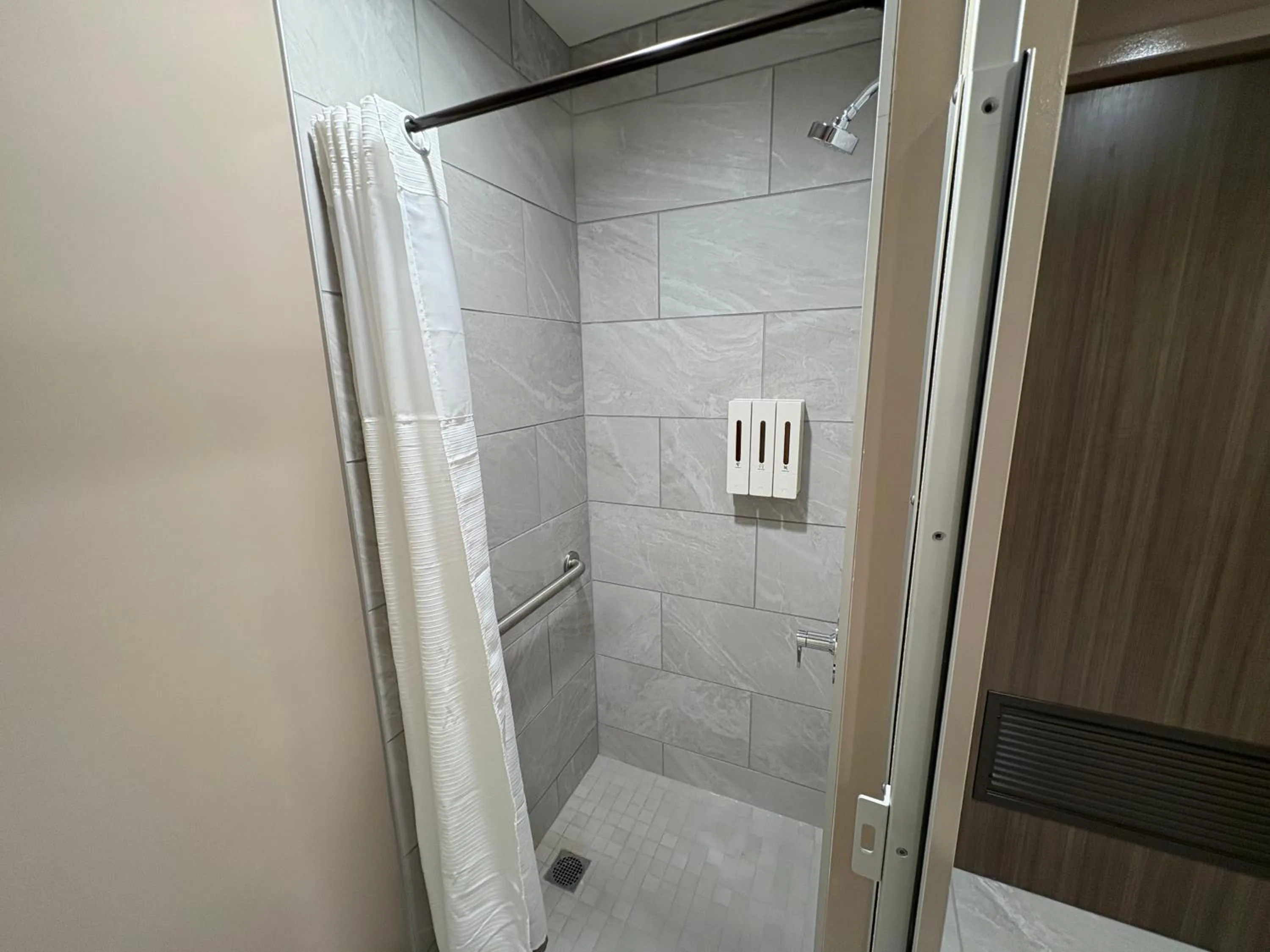 Shower in First Cabin International Hawaii