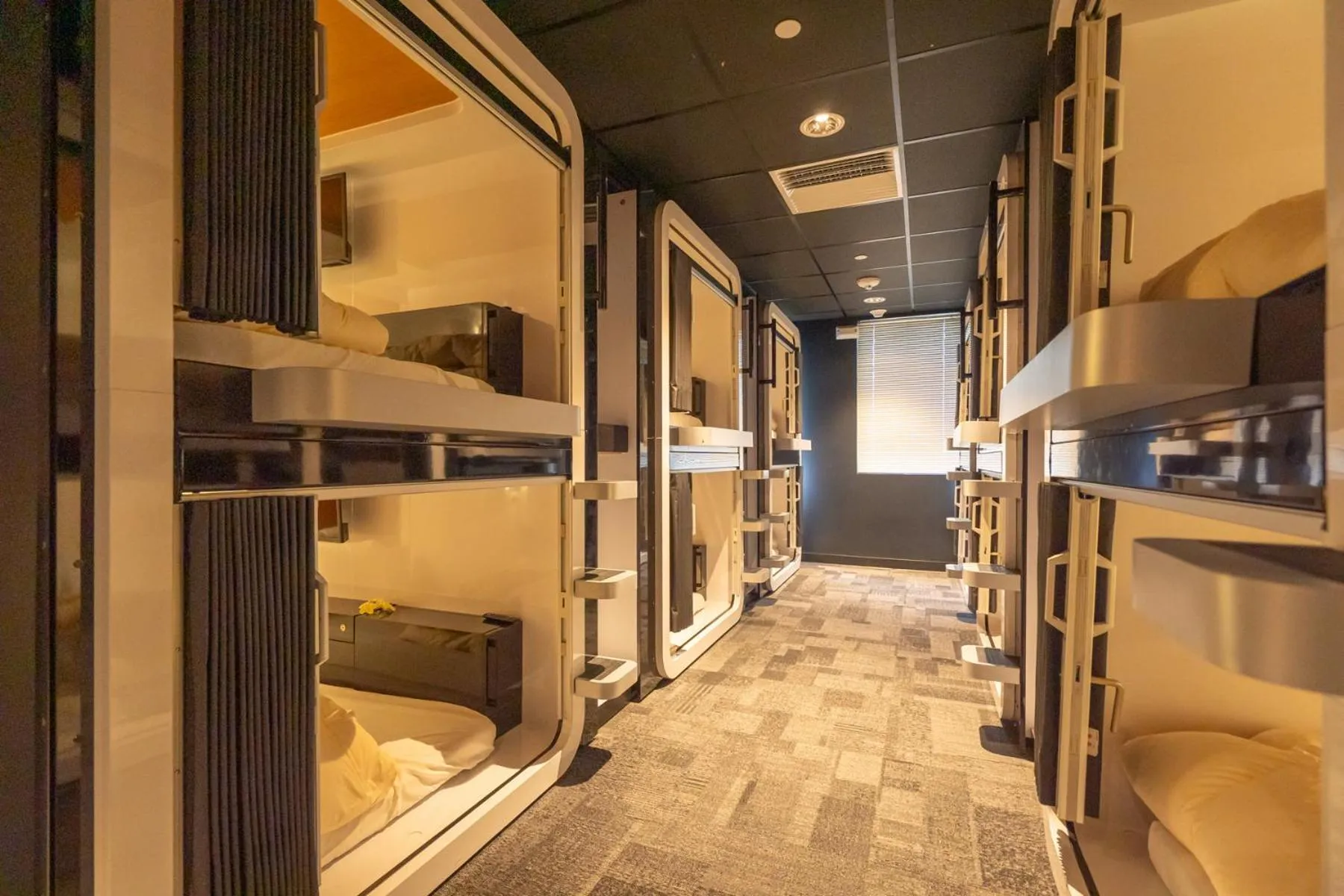 Bed in First Cabin International Hawaii