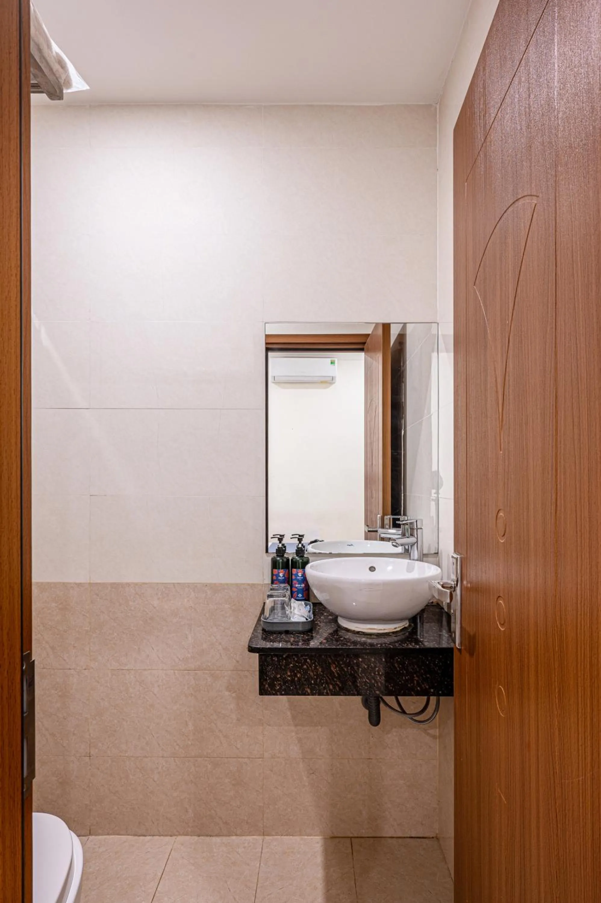 Toilet in Cozrum - Love Hotel Trần Thị Nghỉ
