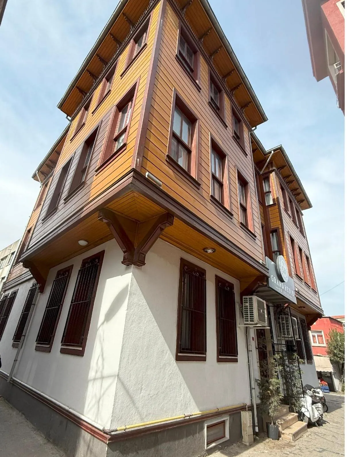 Property building in Grand Bedir