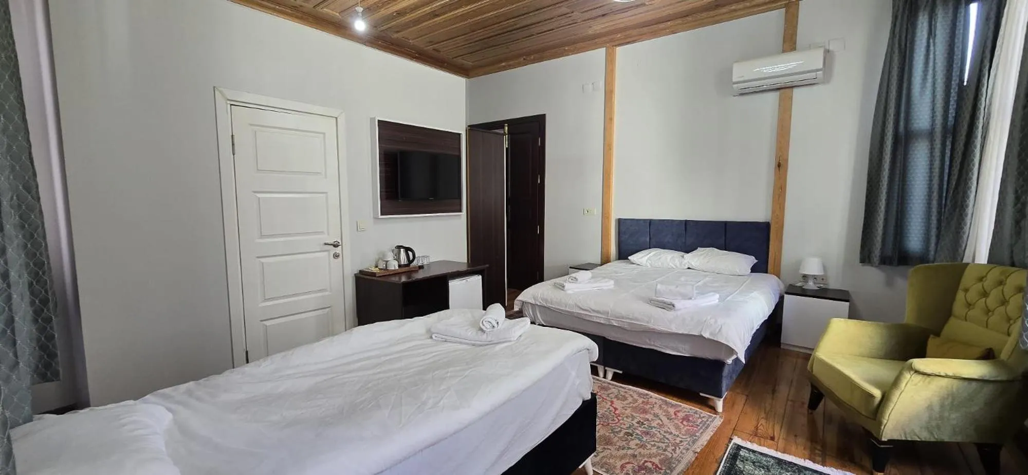 Photo of the whole room, Bed in Grand Bedir