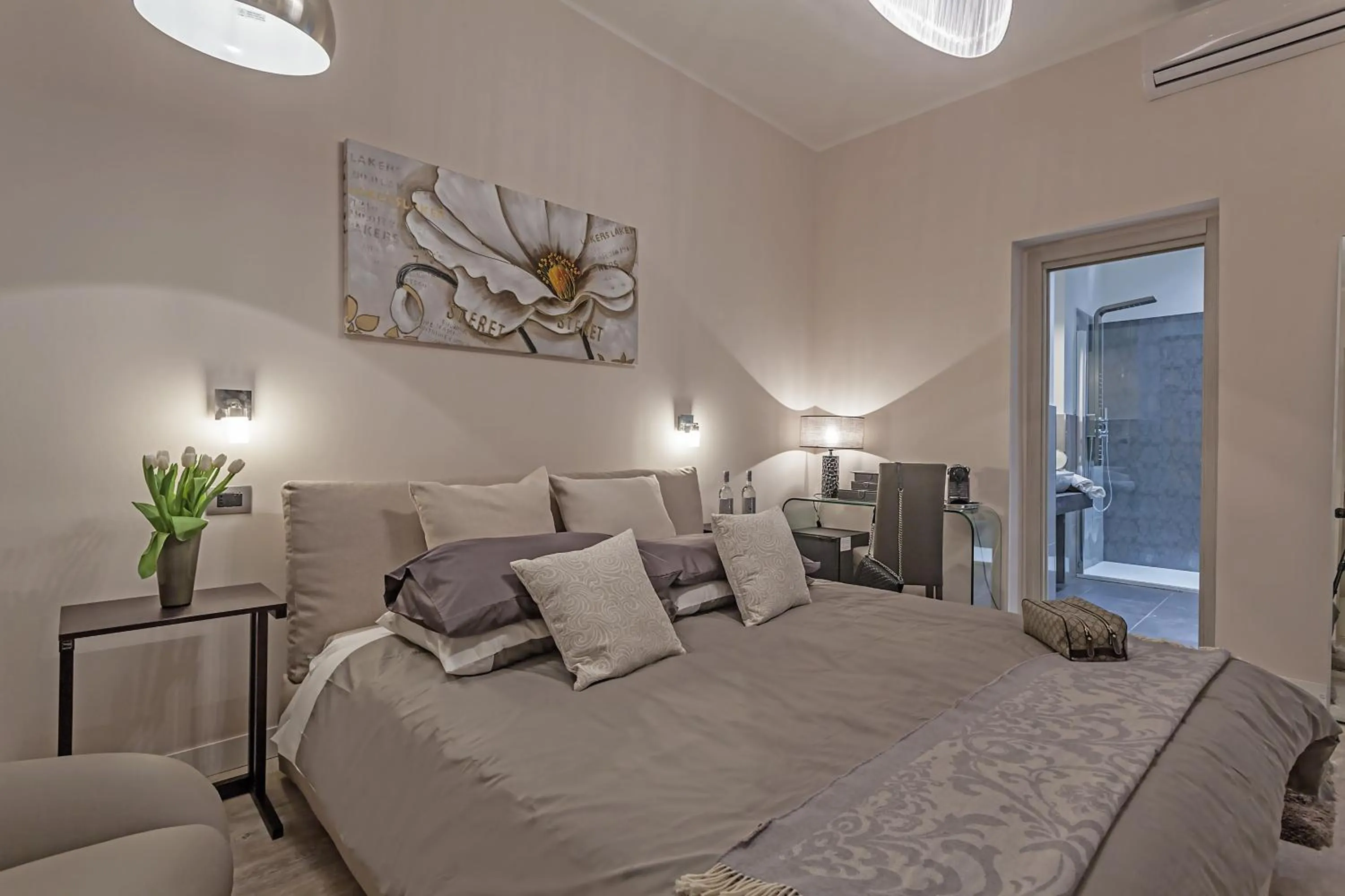 Bedroom, Bed in St. George's Vatican Suites