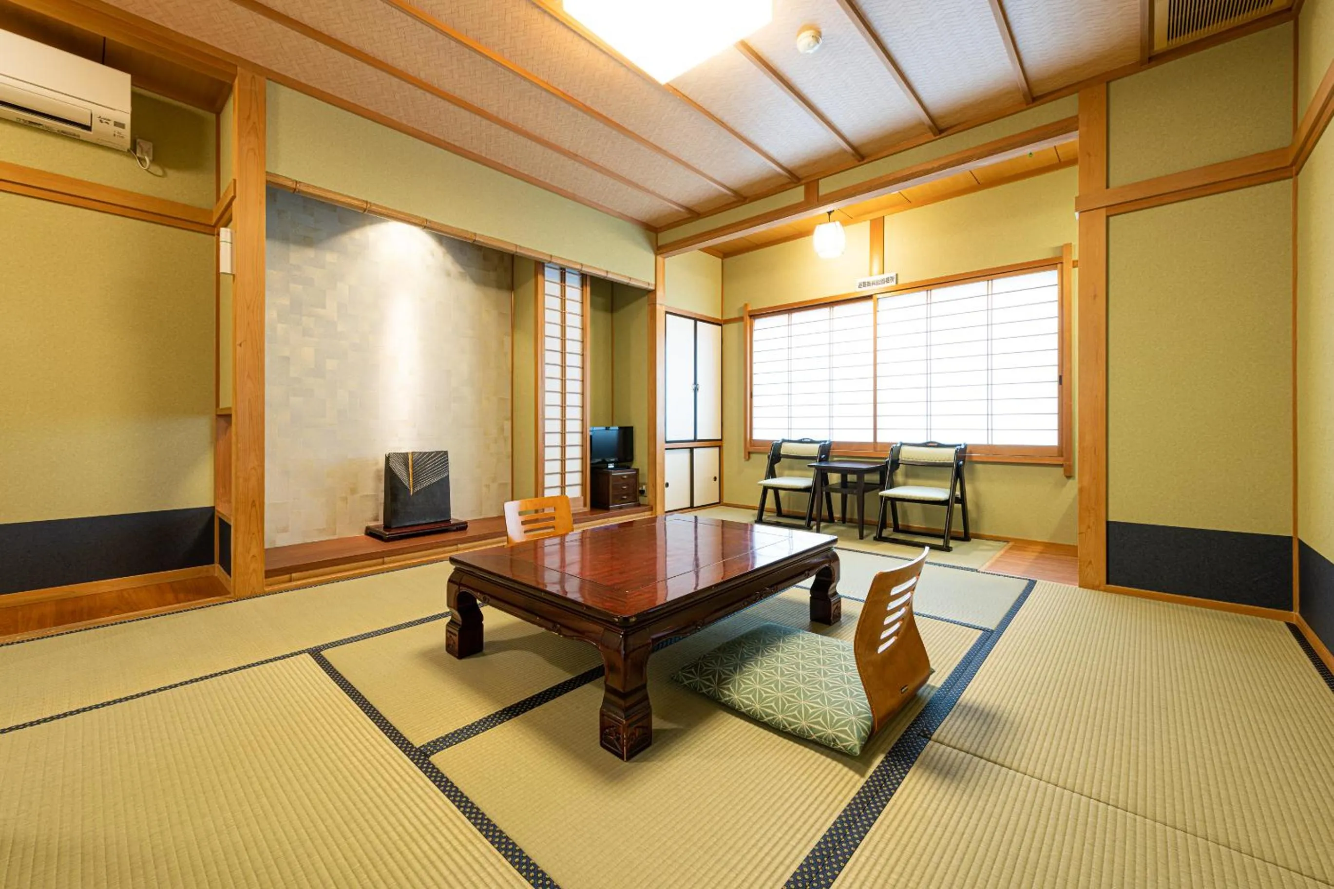 Photo of the whole room in Yamadaya Ryokan