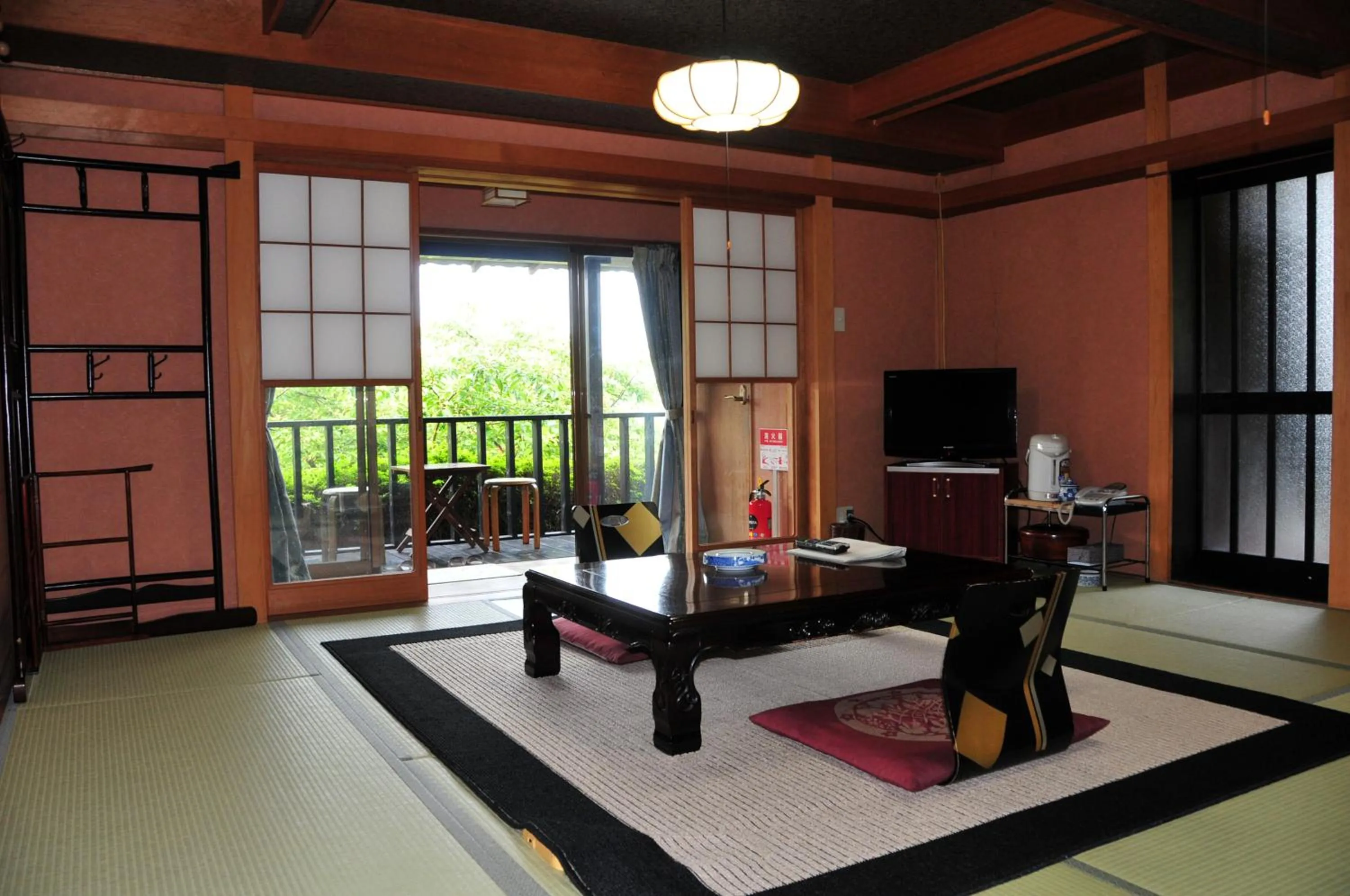 Photo of the whole room in Yokohama Fujiyoshi Izuten