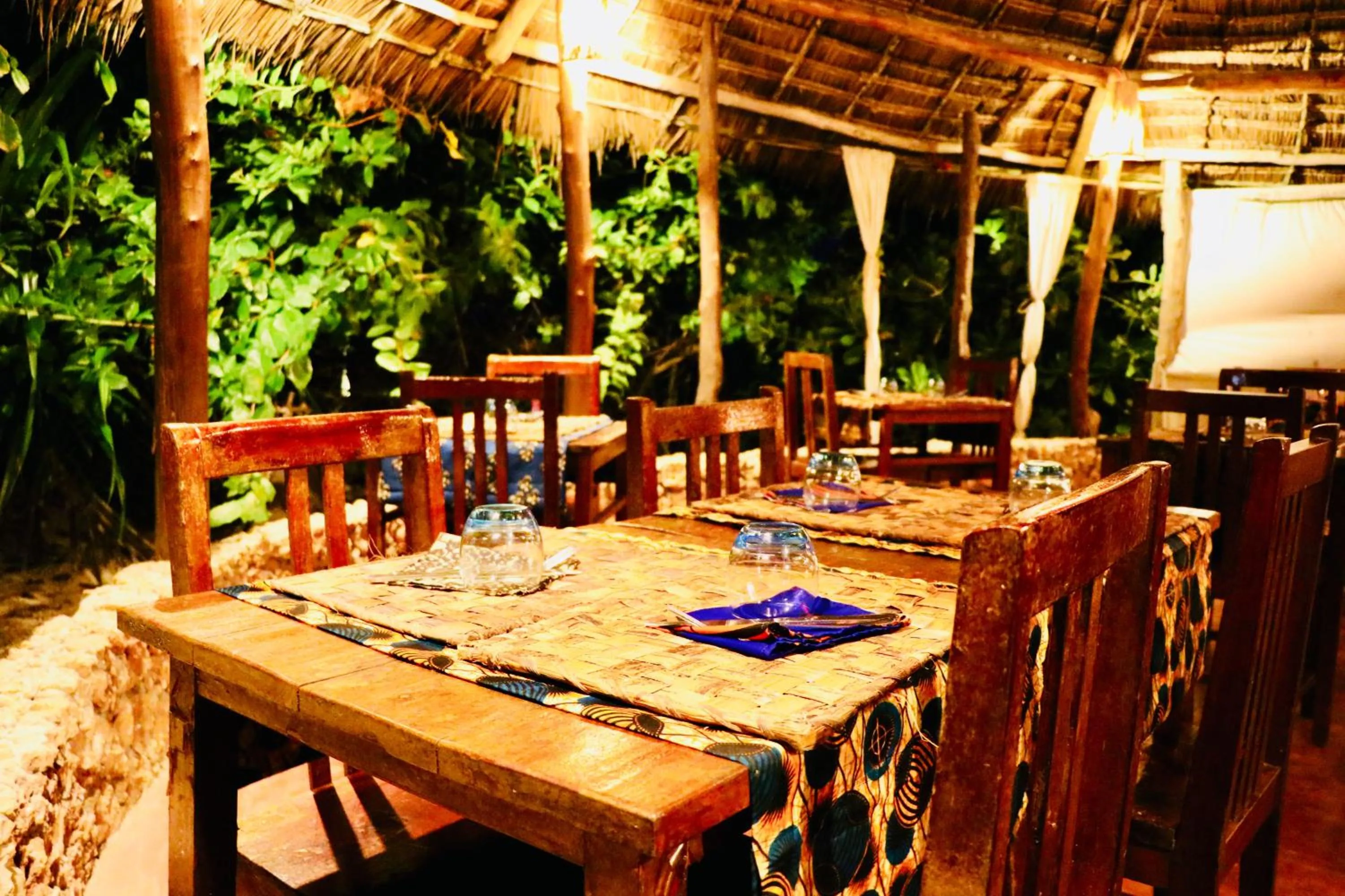 Restaurant/places to eat in Evergreen Bungalows