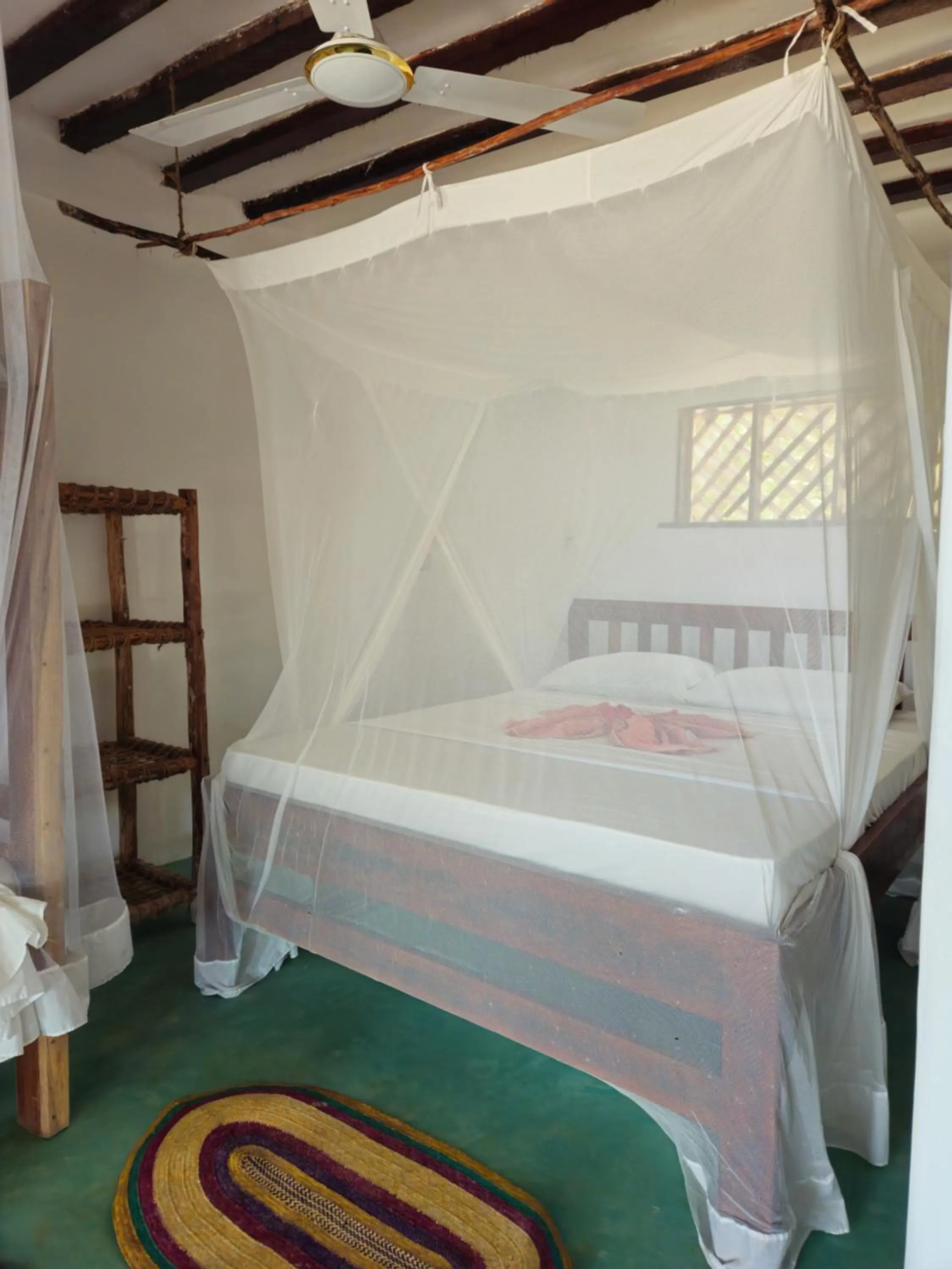 Bedroom, Bed in Evergreen Bungalows
