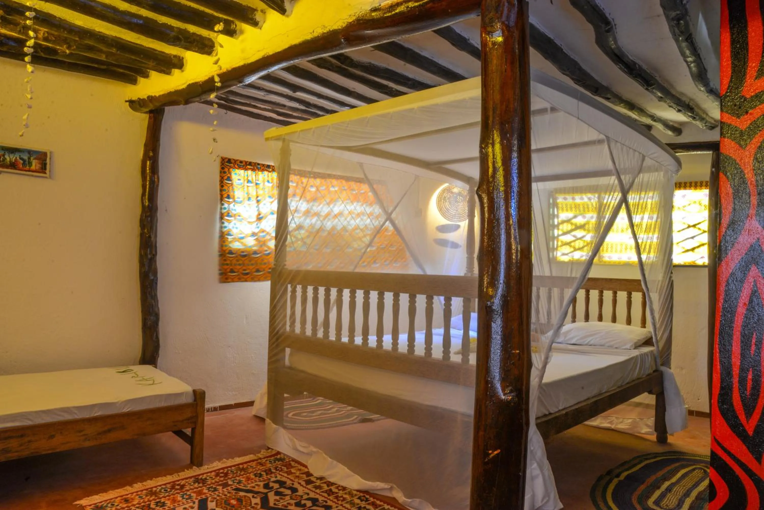 Bathroom, Bed in Evergreen Bungalows