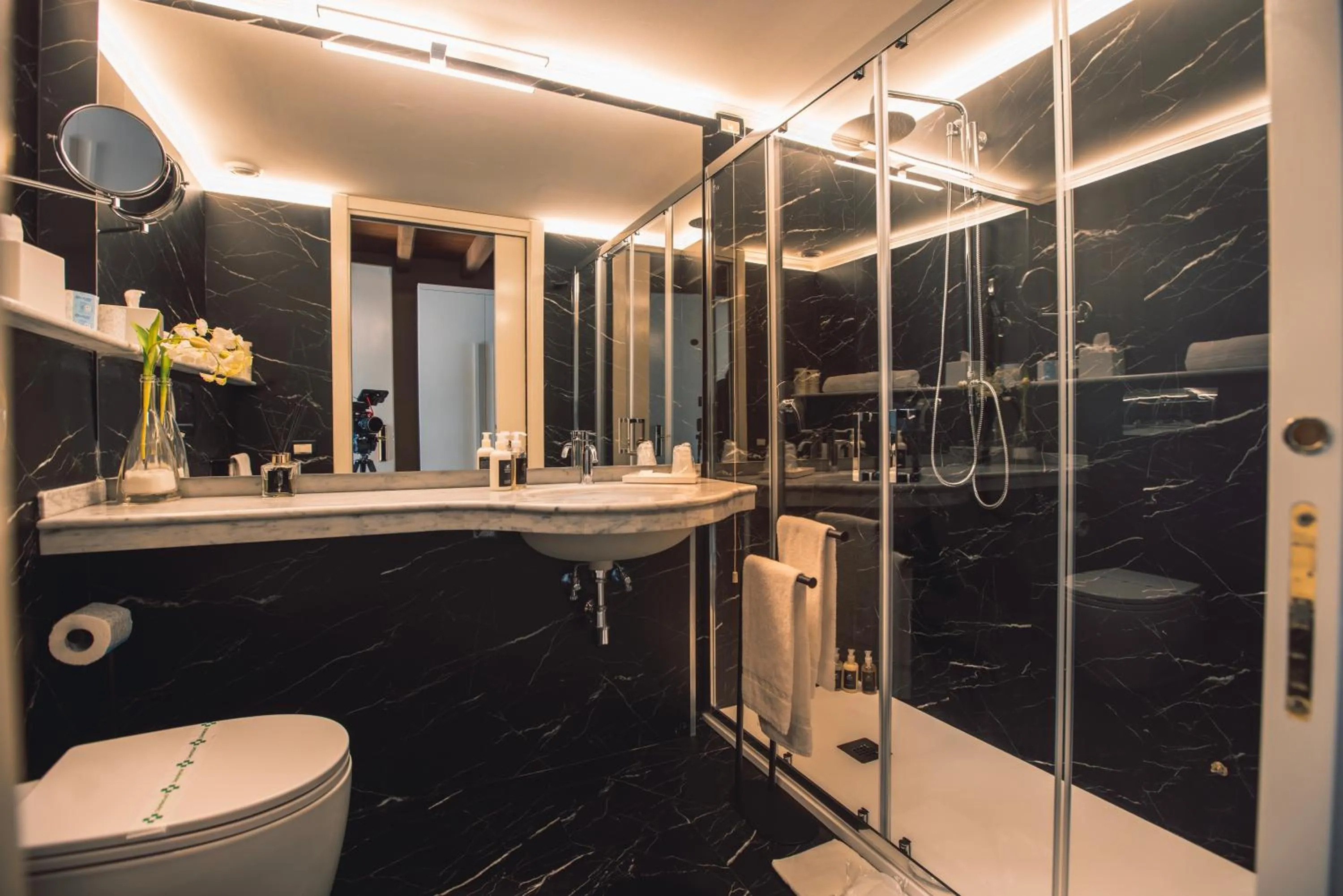 Bathroom in Hotel Villa Maria Au Lac - Estella Hotels Italia