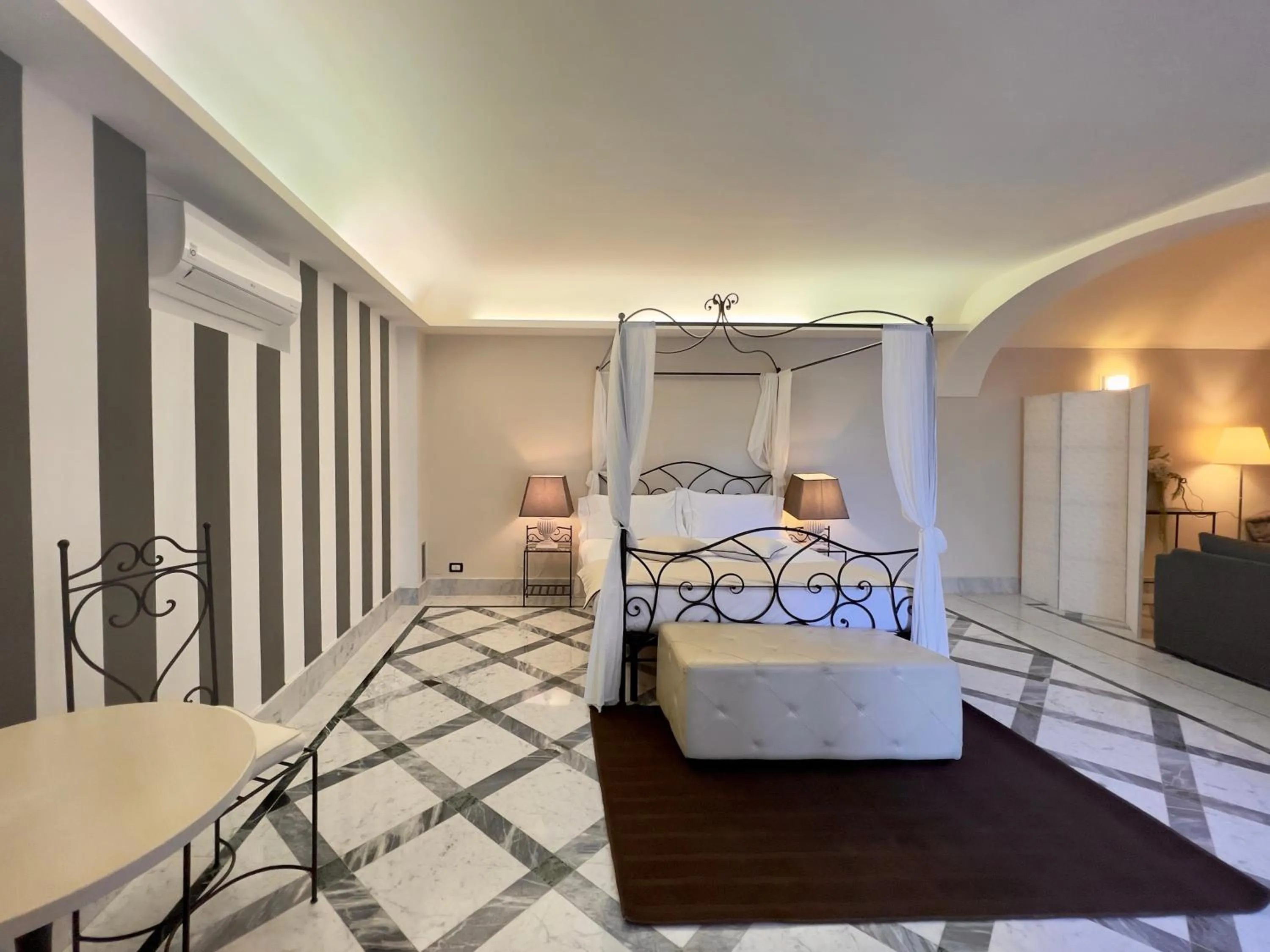 Bedroom in Hotel Villa Maria Au Lac - Estella Hotels Italia