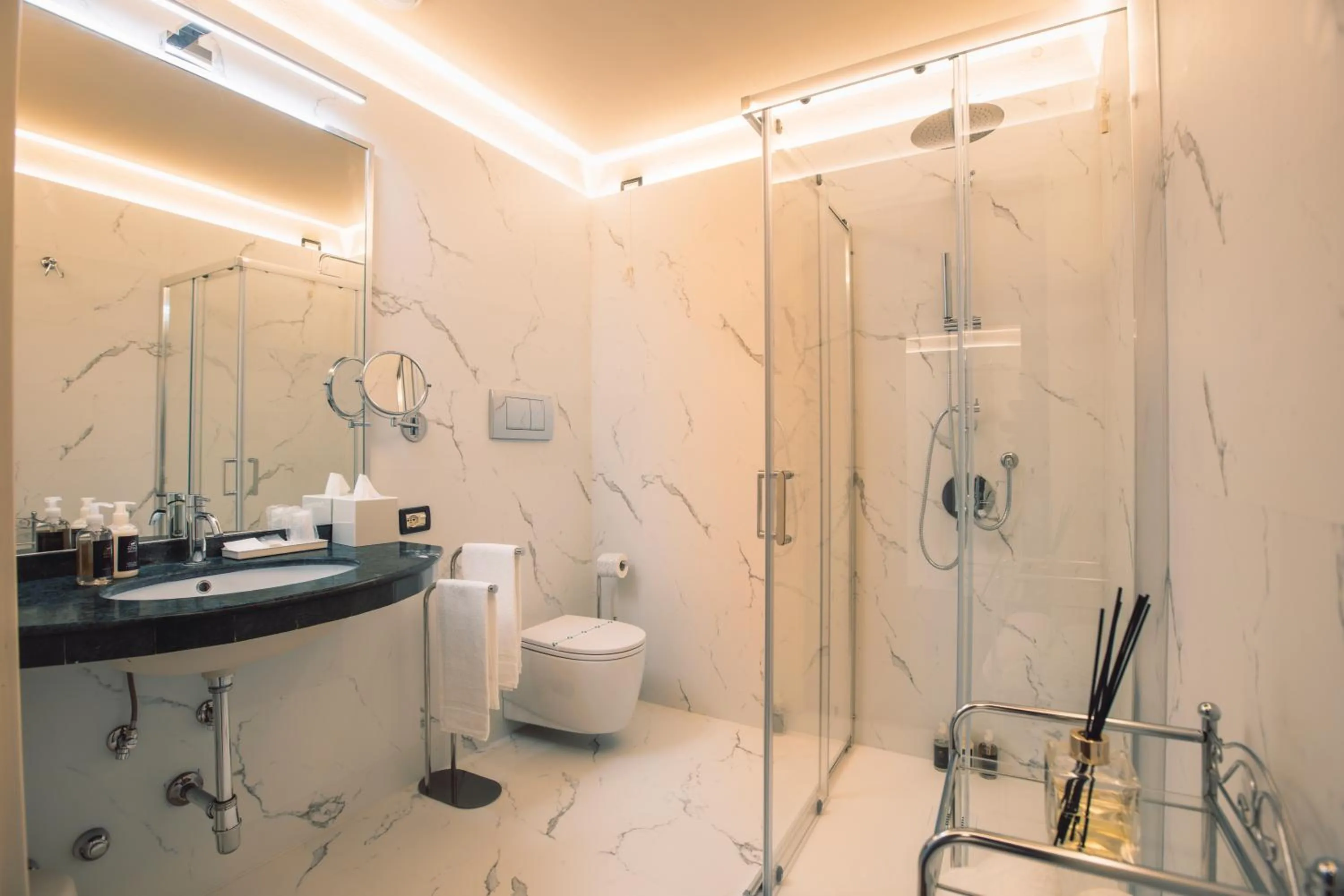 Bathroom in Hotel Villa Maria Au Lac - Estella Hotels Italia