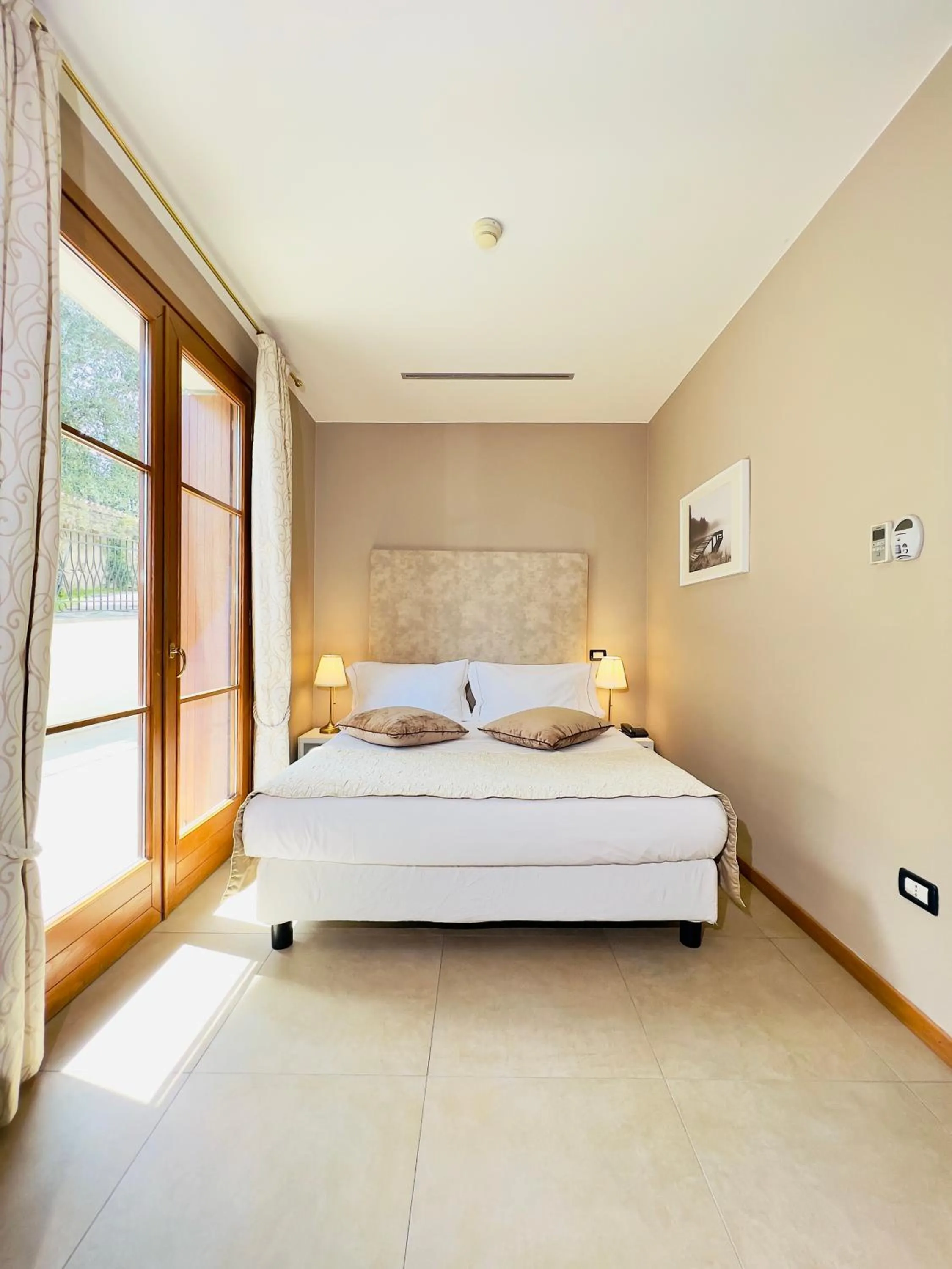 Bedroom in Hotel Villa Maria Au Lac - Estella Hotels Italia