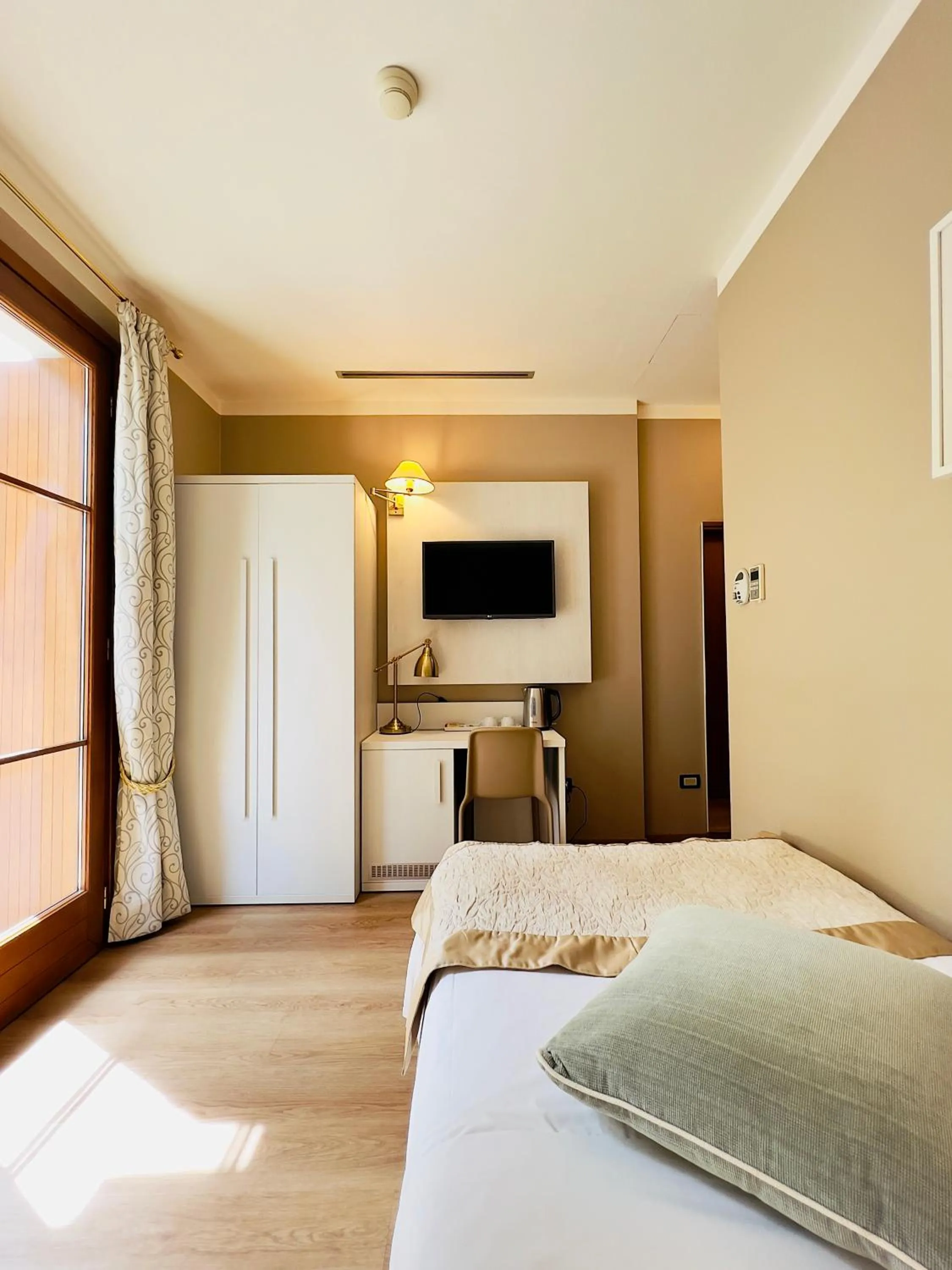 TV and multimedia in Hotel Villa Maria Au Lac - Estella Hotels Italia