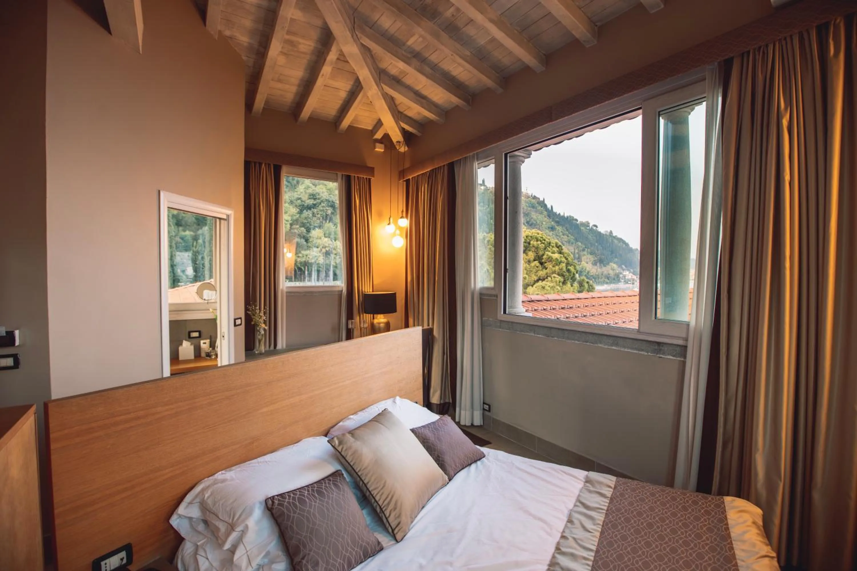 Bedroom in Hotel Villa Maria Au Lac - Estella Hotels Italia