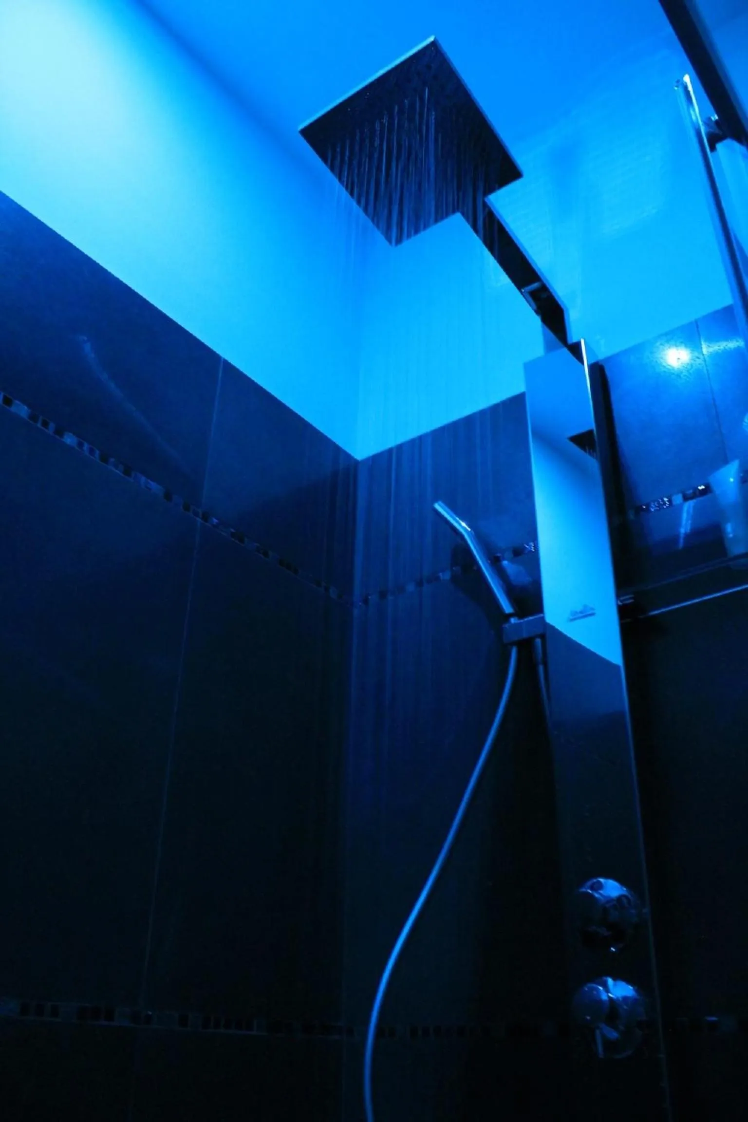 Bathroom in Elenoire Rooms & Suite