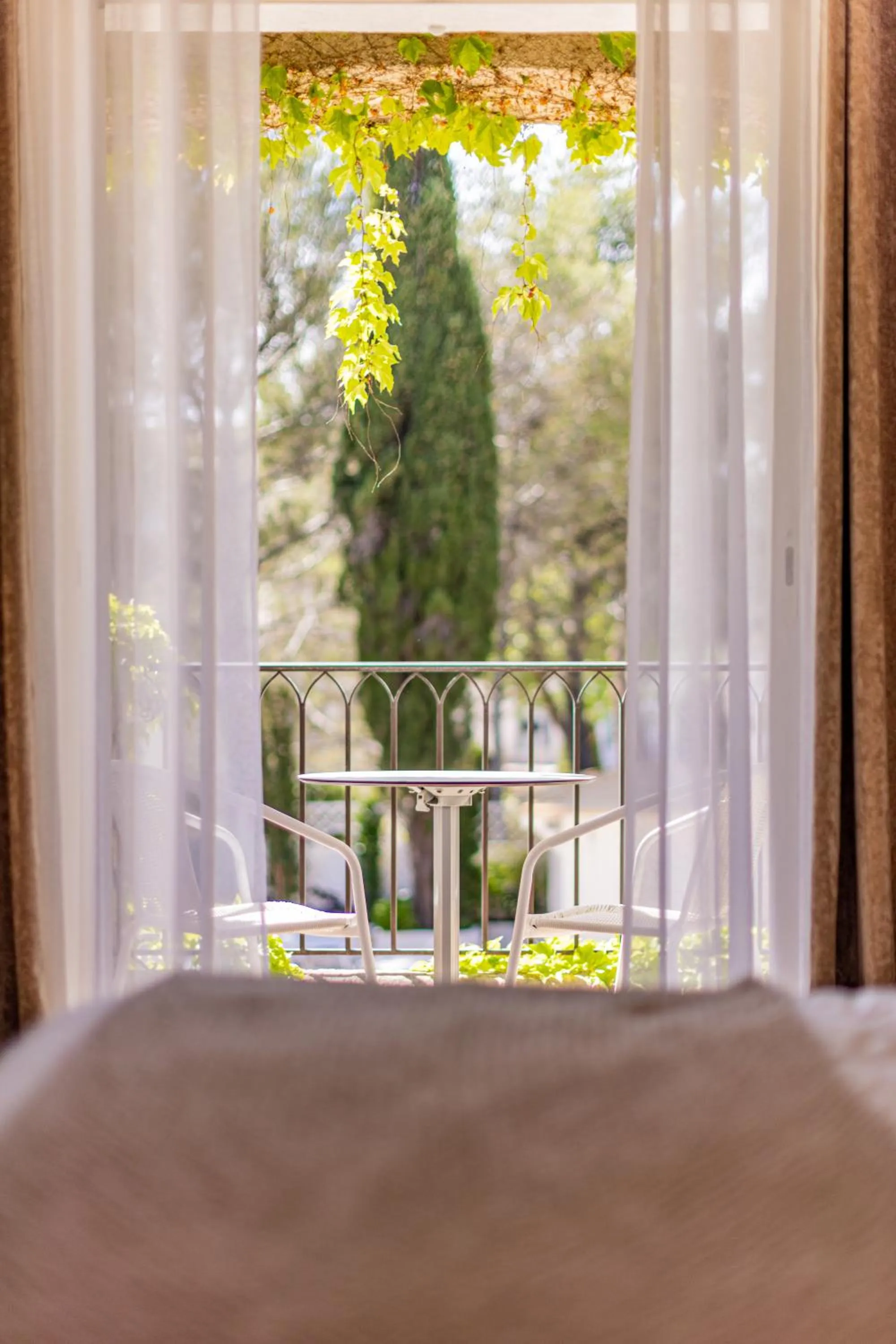 Balcony/Terrace, Bed in Hotel des Lices