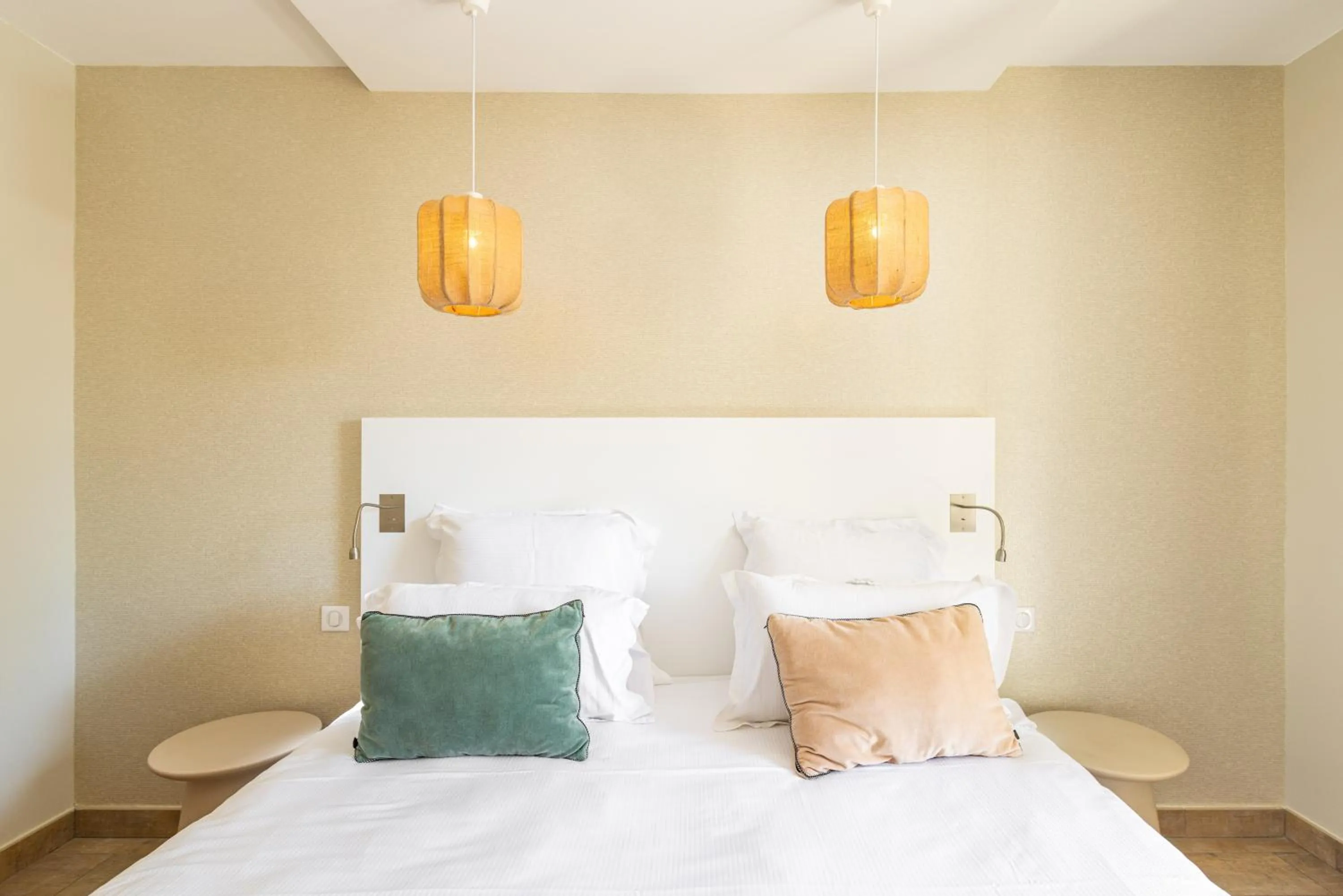 Bed in Hotel des Lices