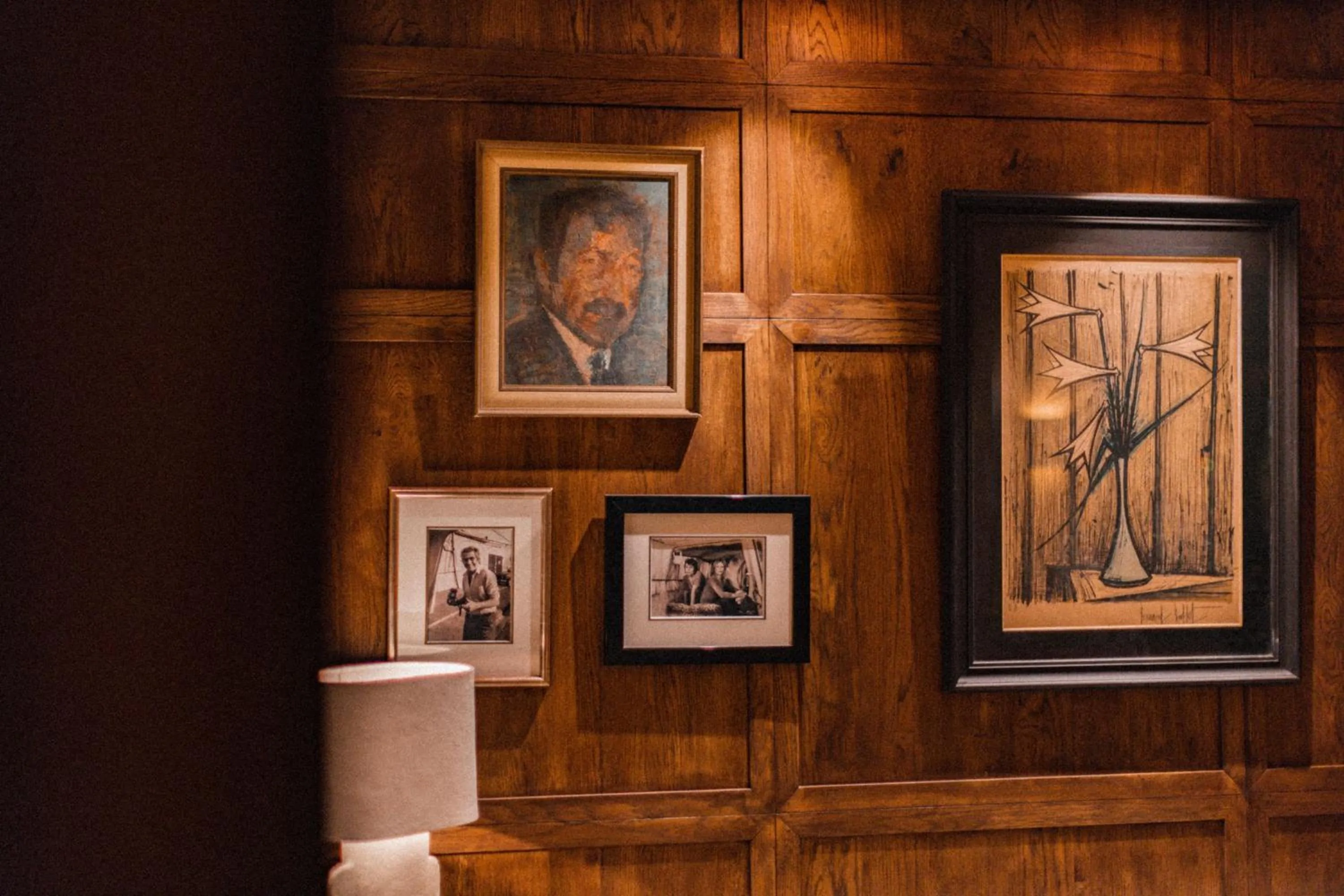 Communal lounge/ TV room in Hotel des Lices
