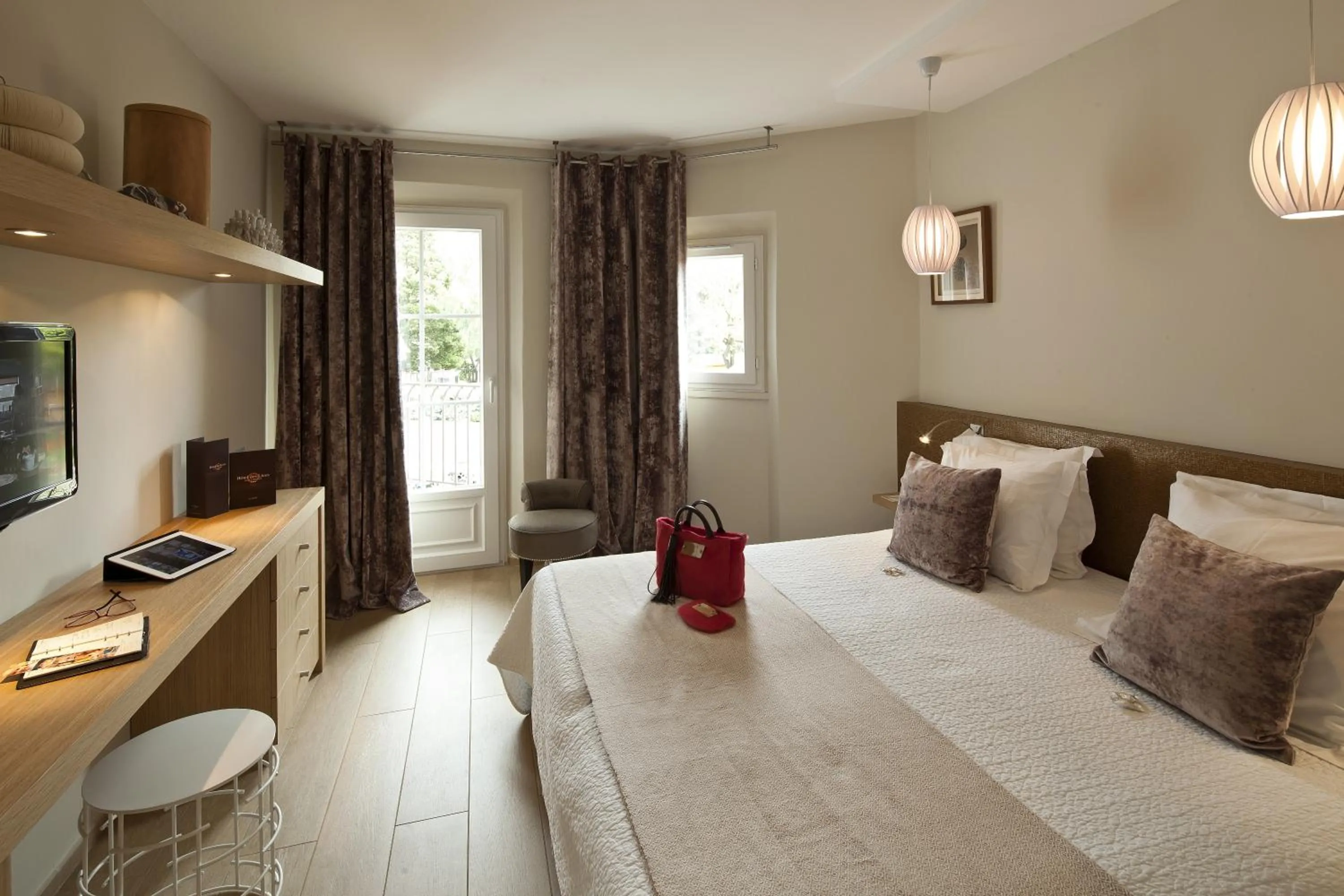 Day, Bed in Hotel des Lices