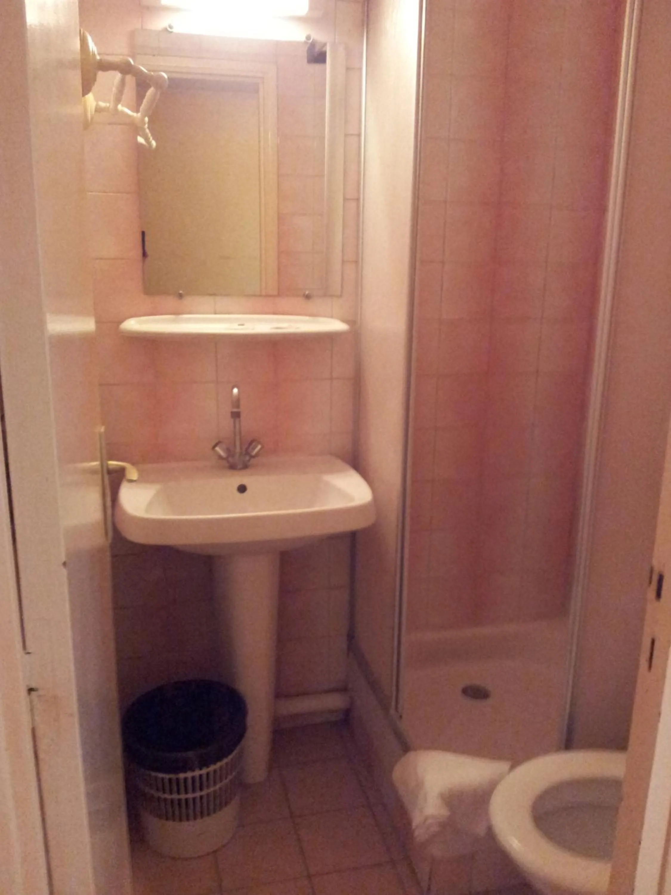 Bathroom in Hôtel du Terrage