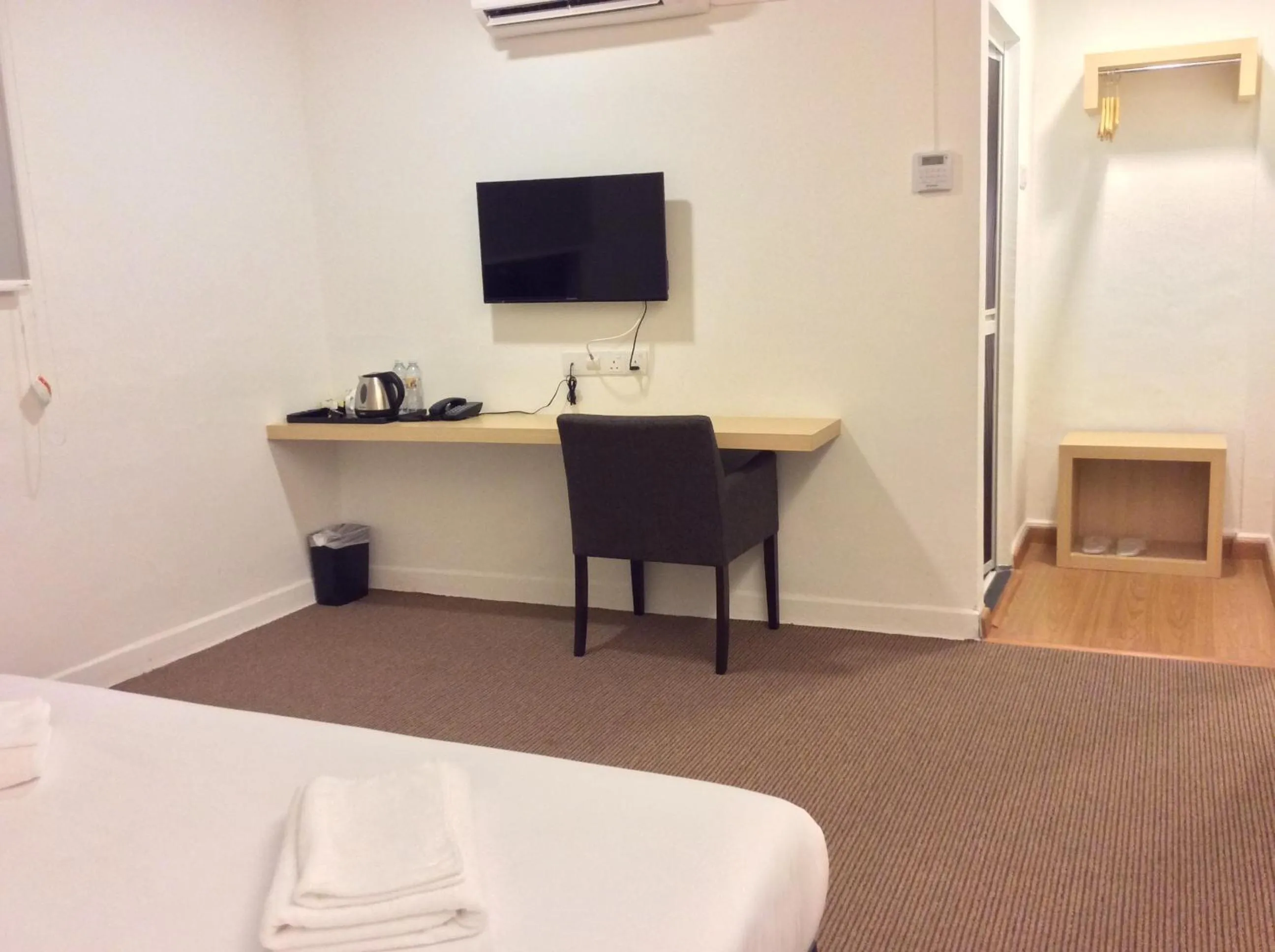 Bedroom, Bed in HOTEL RAUB since 1968