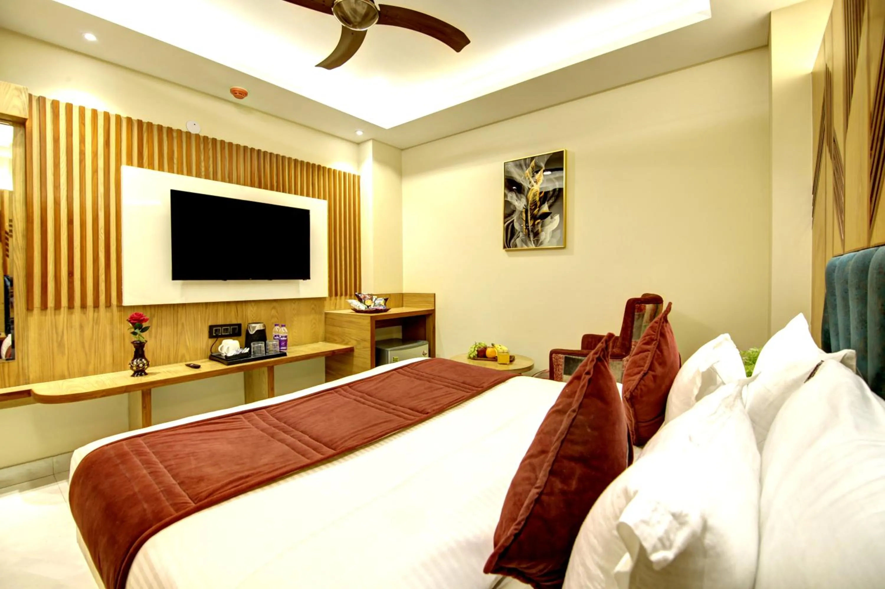 Bed in The Leena International-Near Connaught Place & New Delhi Railway Station