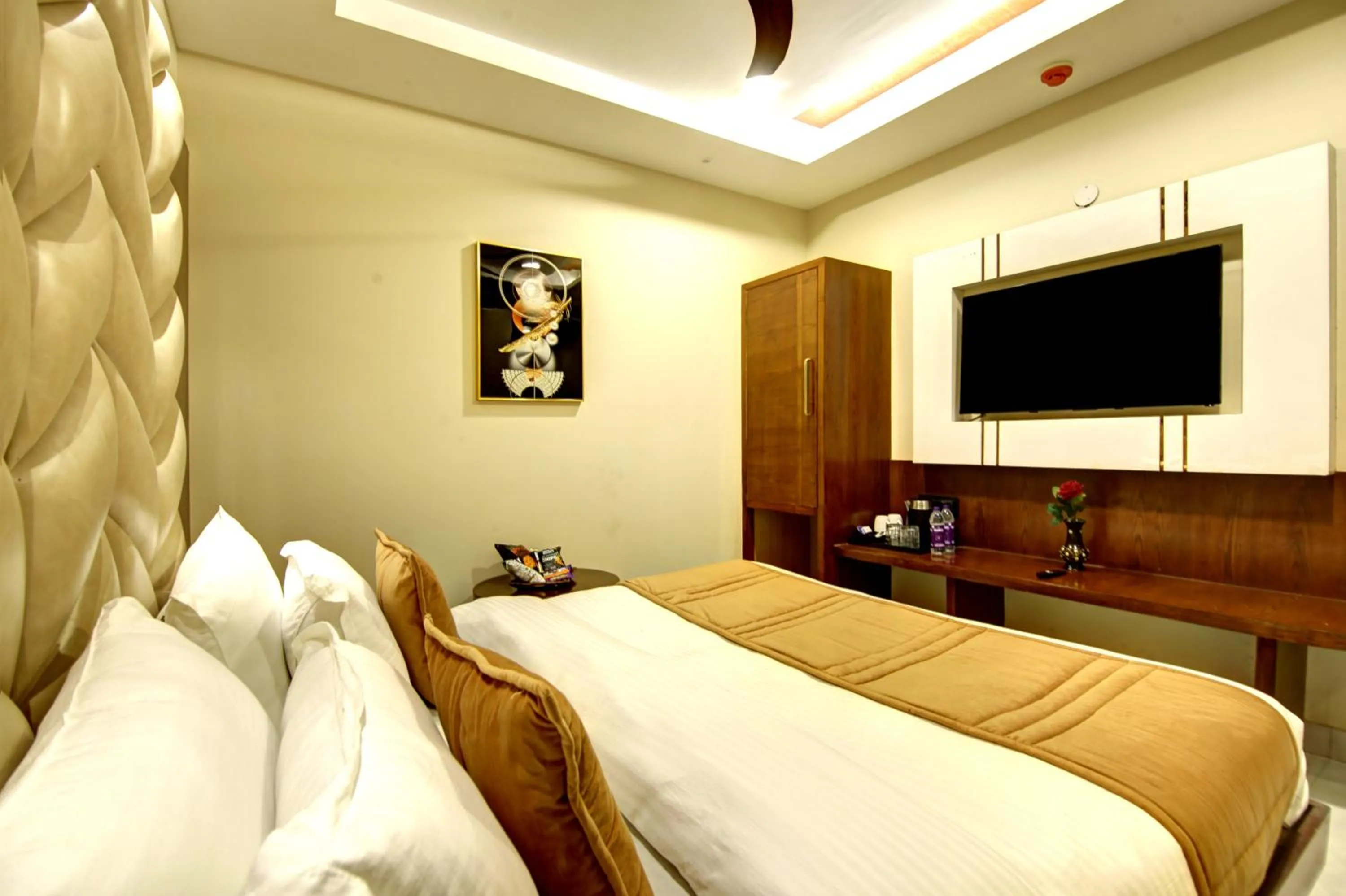 Bed in The Leena International-Near Connaught Place & New Delhi Railway Station
