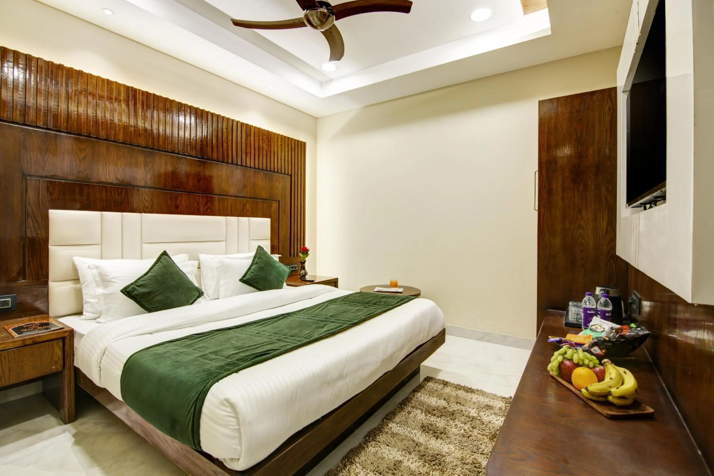 Bed in The Leena International-Near Connaught Place & New Delhi Railway Station
