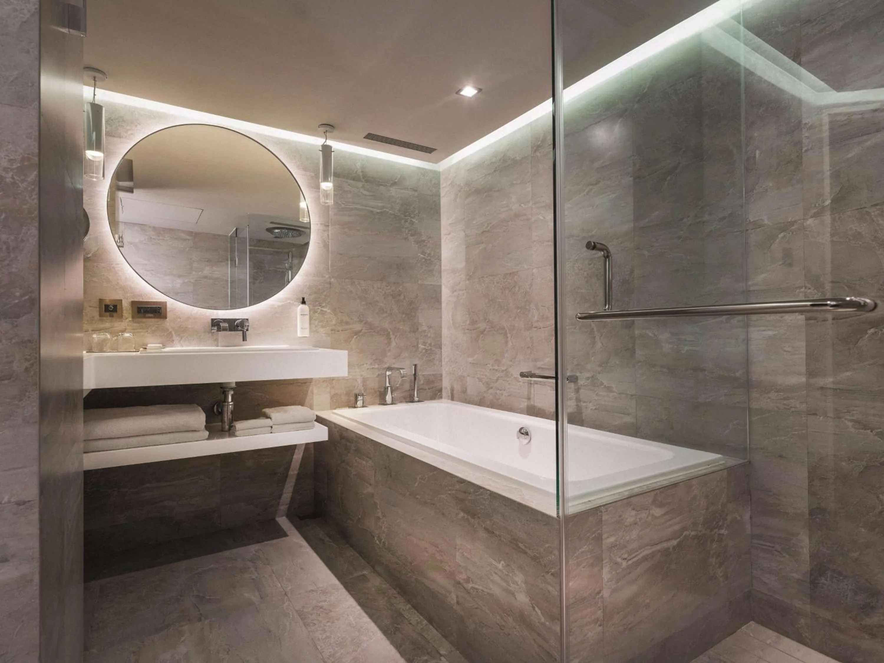 Bathroom in Grand Hyatt Taipei