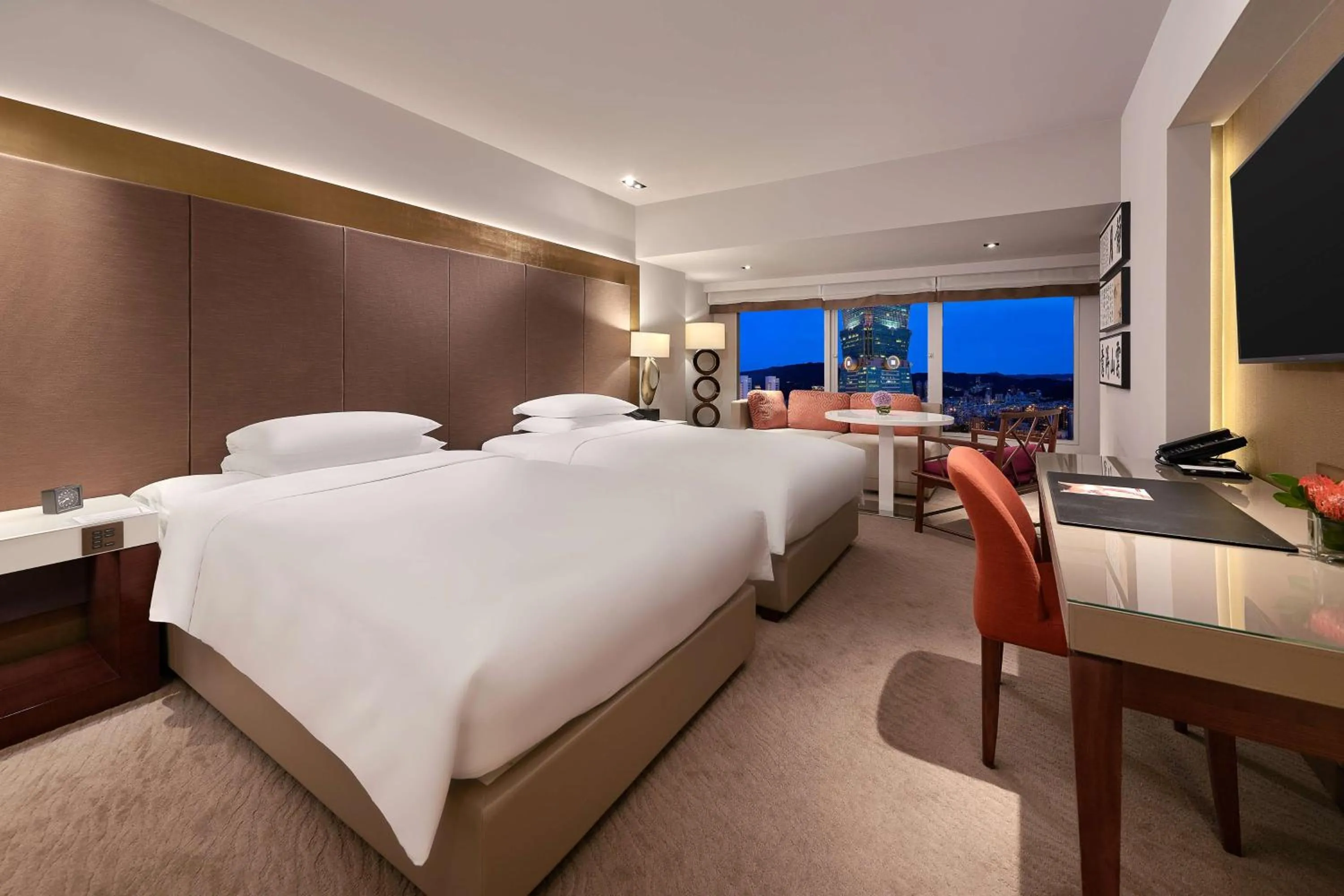 Bedroom, Bed in Grand Hyatt Taipei