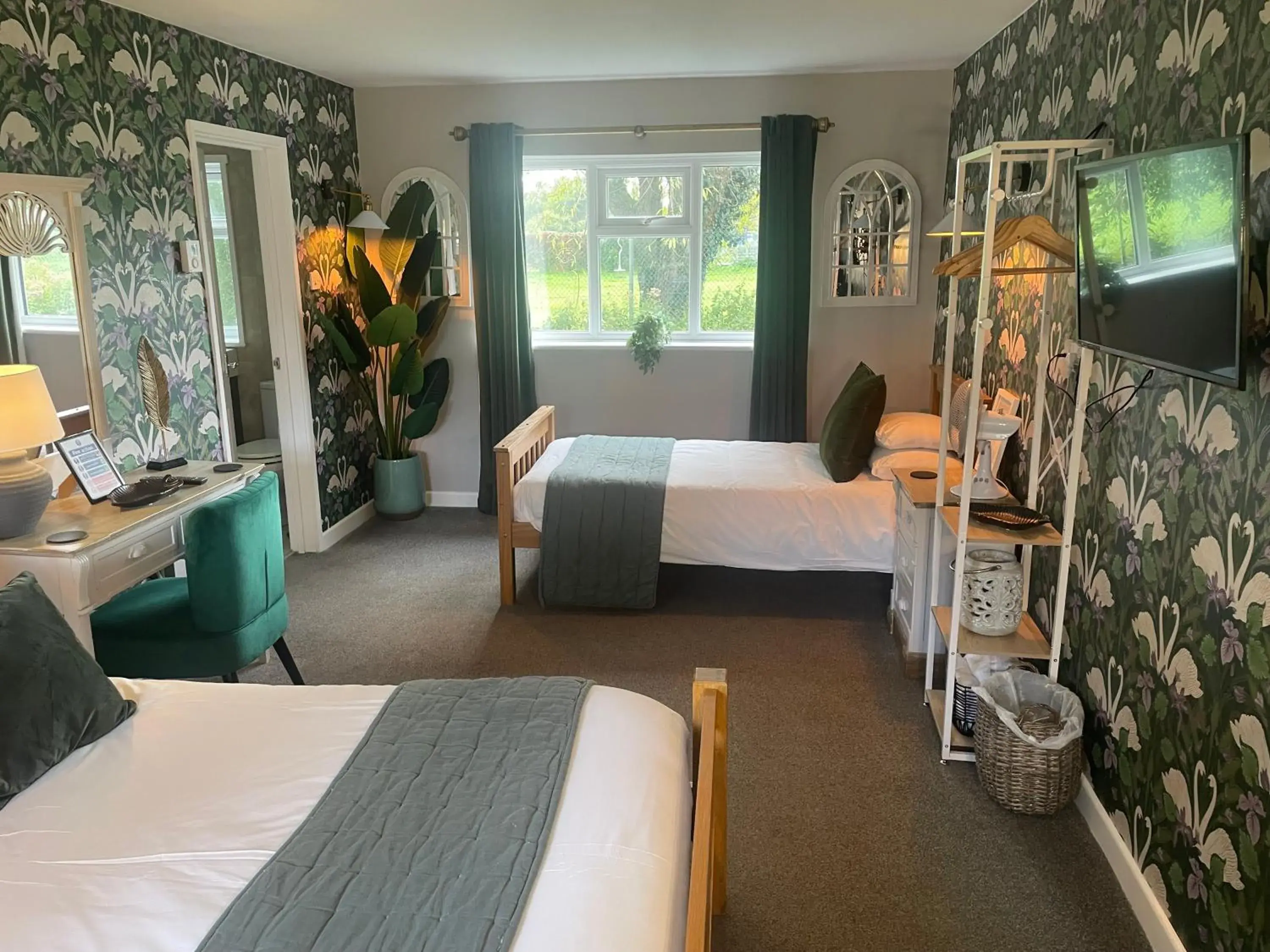 Family Room (2 Adults + 2 Children) in The Swan Motel, Gillingham Family Room (2 Adults + 2 Children) in The Swan Motel, Gillingham