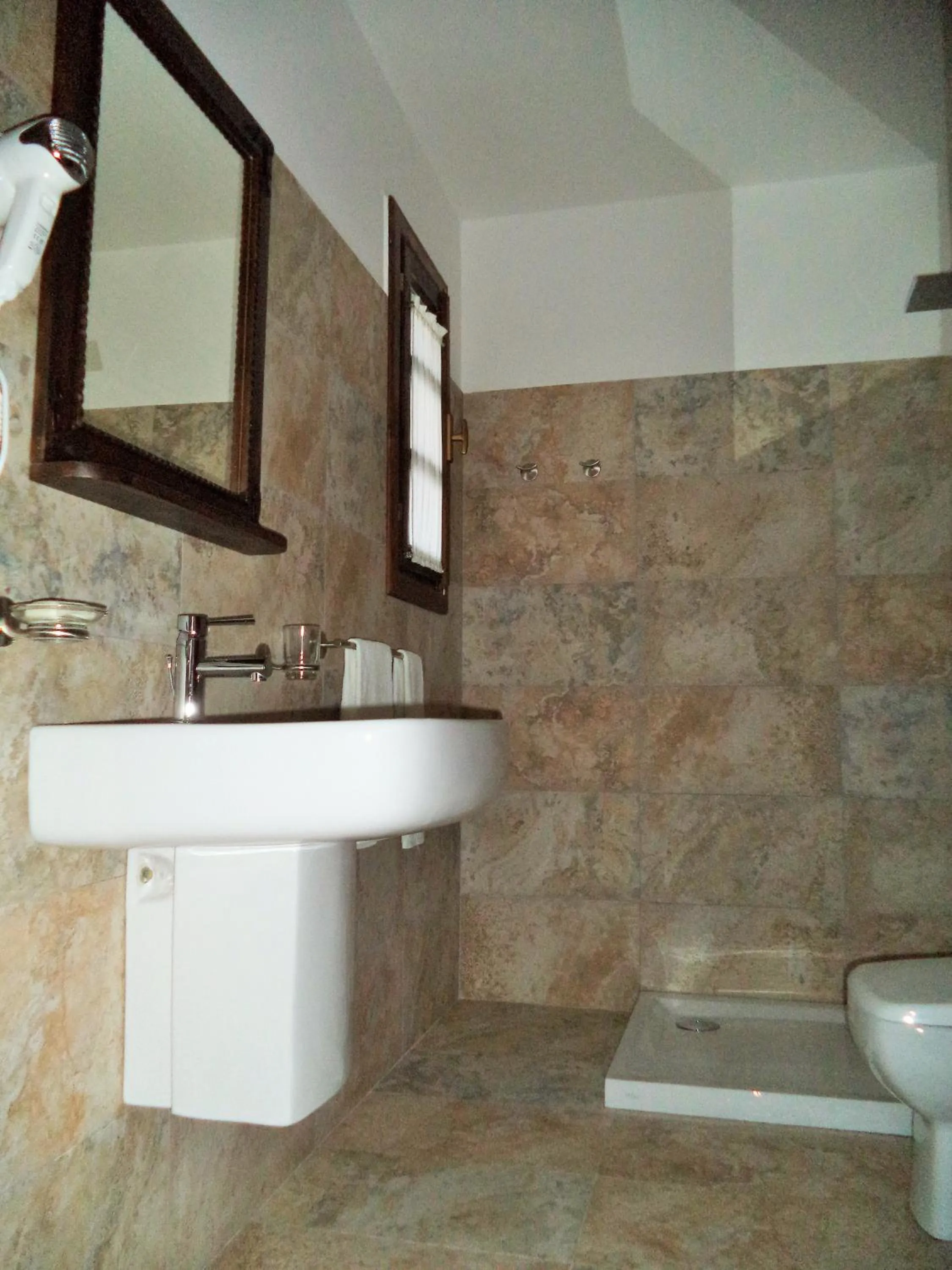 Bathroom in Hotel Vila Aleksander