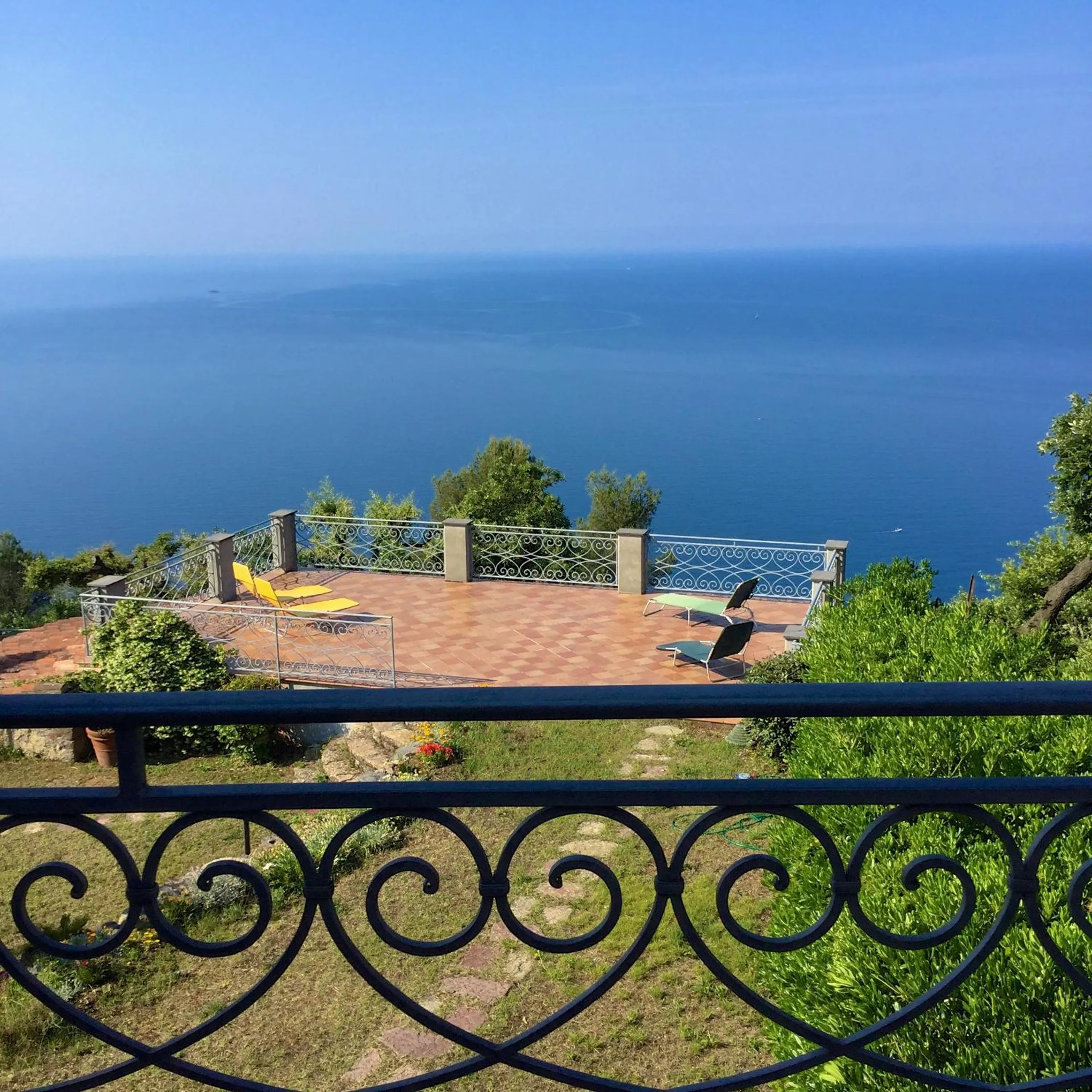 Sea view in B&B Le Palme