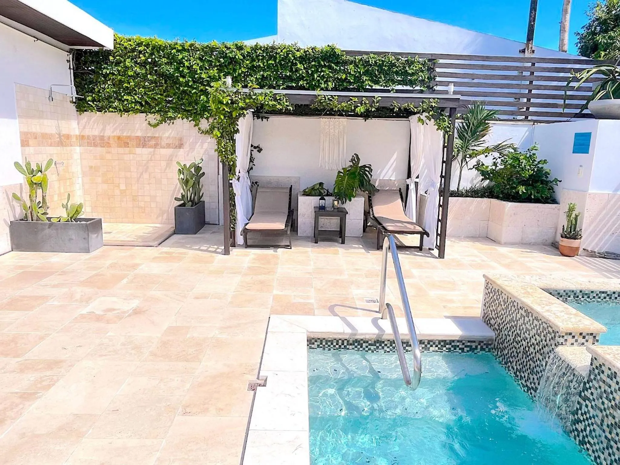 Pool view in Aruba Lagunita
