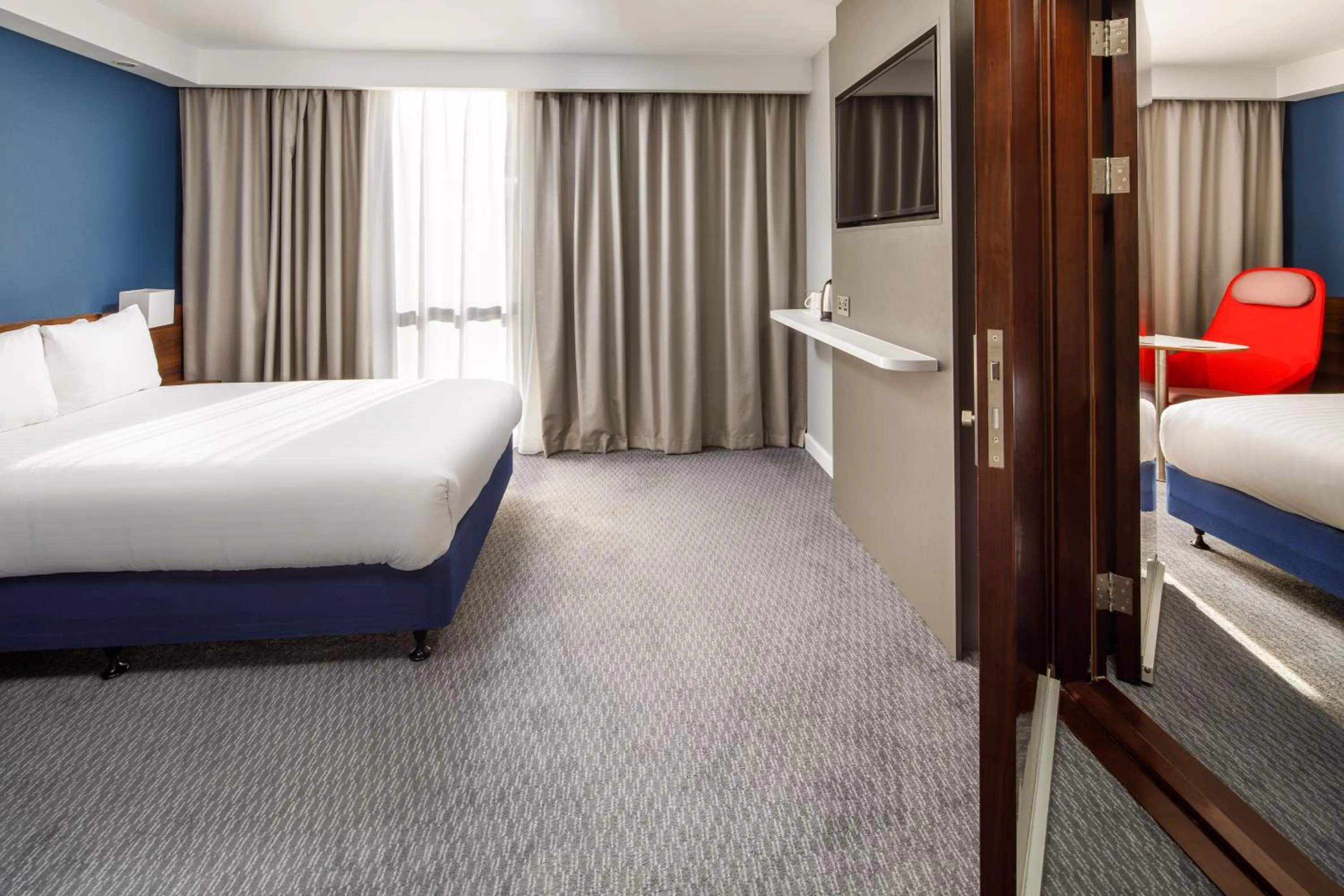 Bed in Holiday Inn Express London - ExCel by IHG