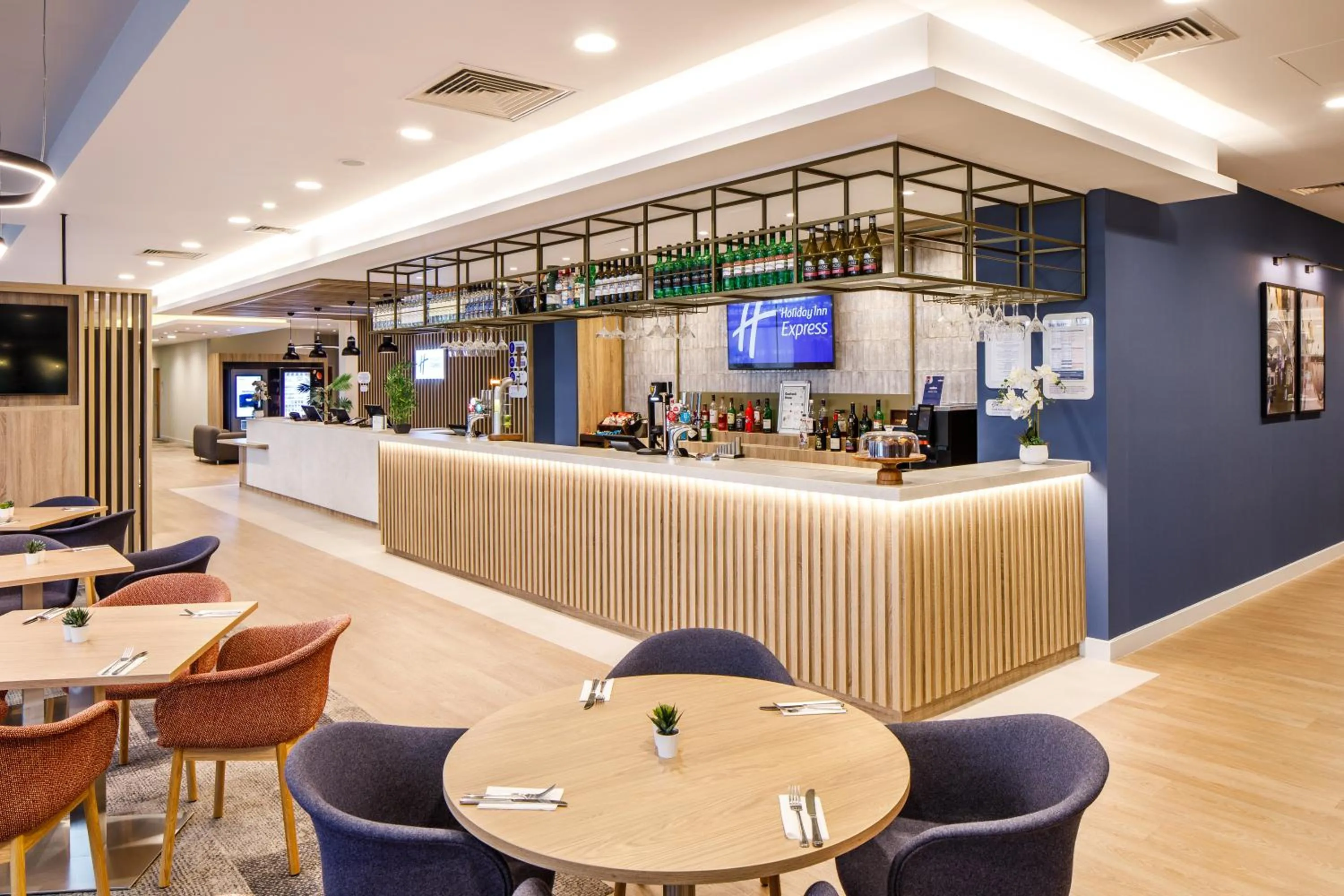 Restaurant/places to eat in Holiday Inn Express London - ExCel by IHG
