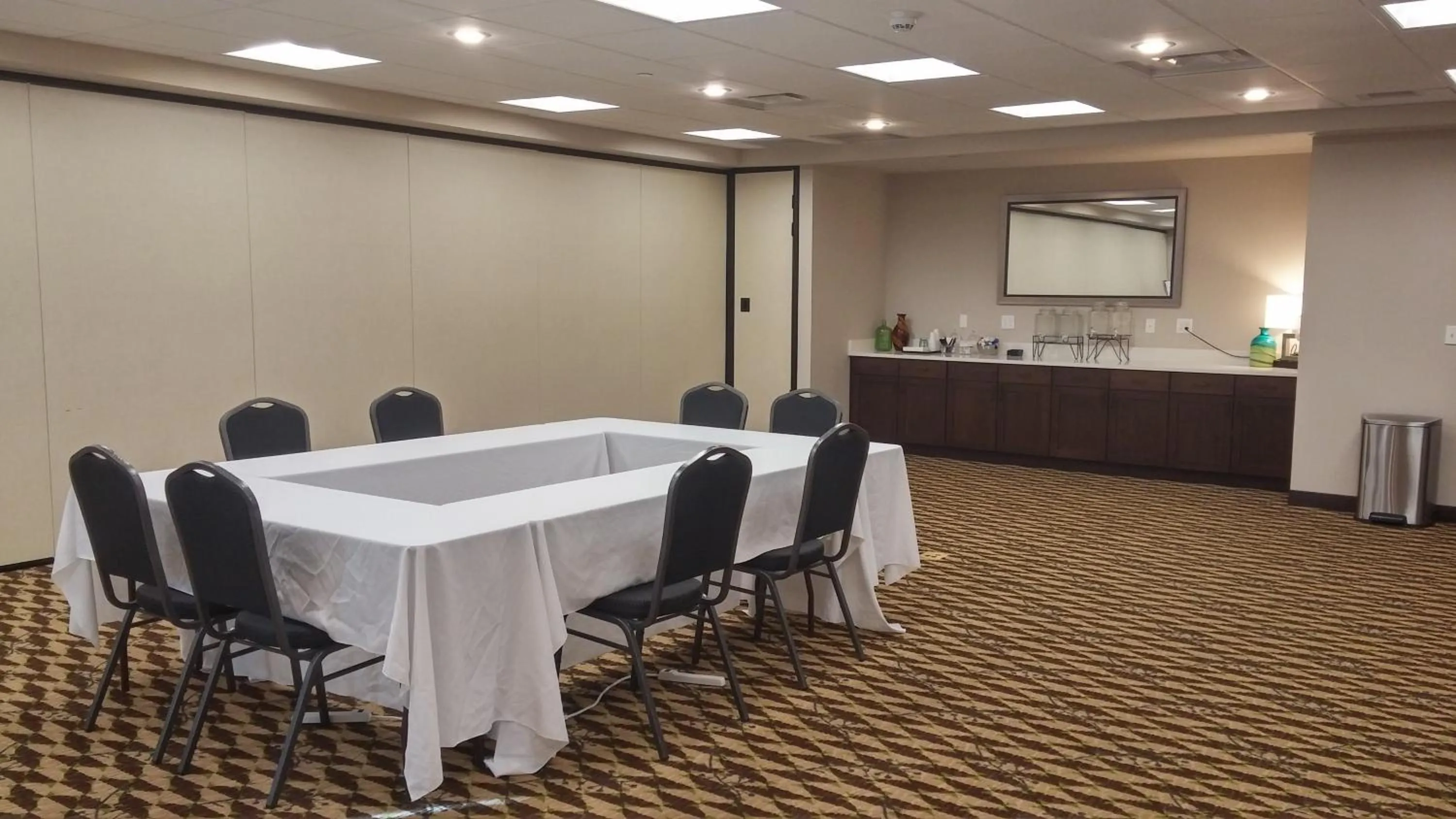 Meeting/conference room in Holiday Inn Express & Suites Golden by IHG