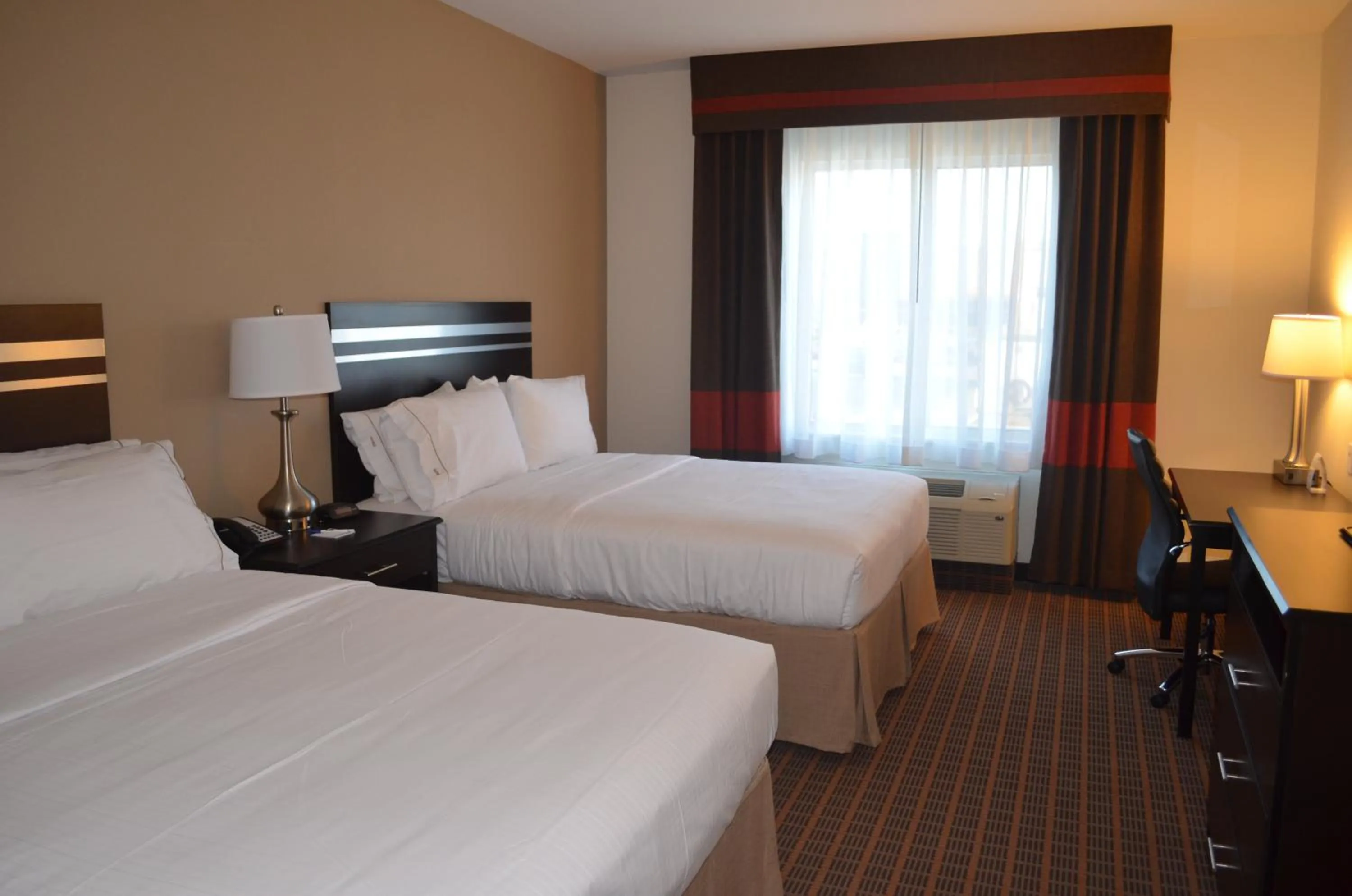 Photo of the whole room, Bed in Holiday Inn Express & Suites Golden by IHG
