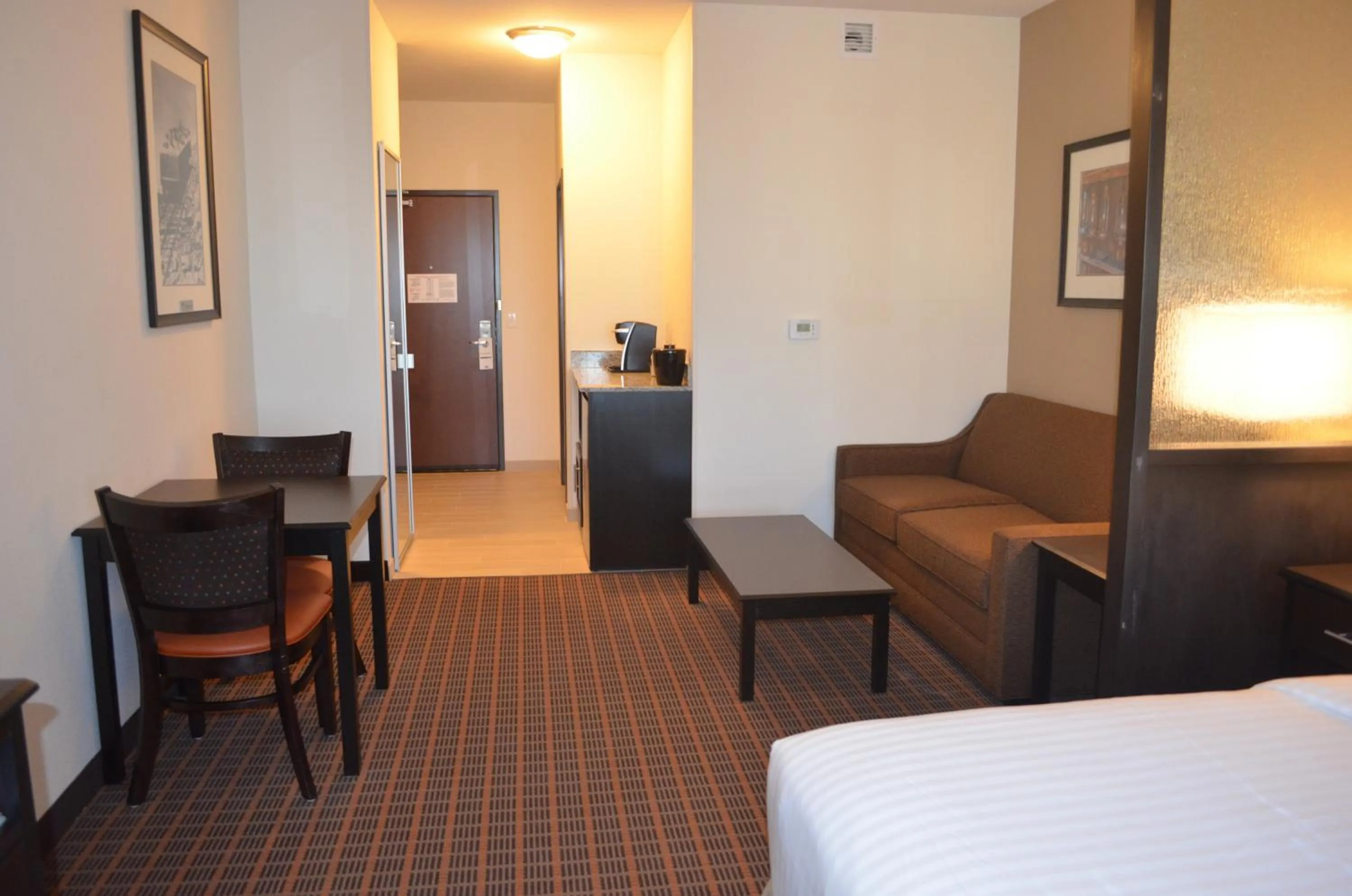 Photo of the whole room, Bed in Holiday Inn Express & Suites Golden by IHG
